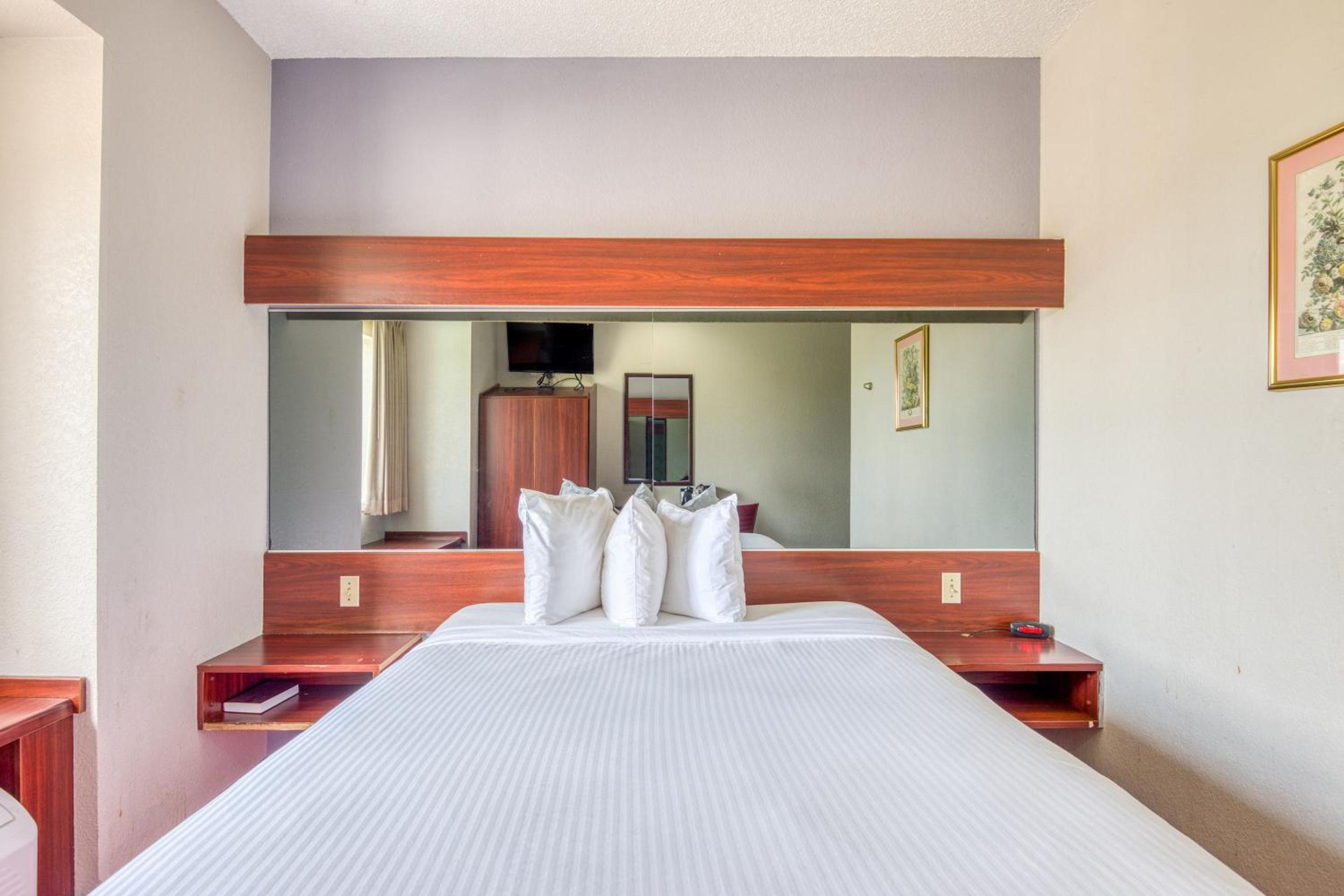 Queen Room - Photo 5