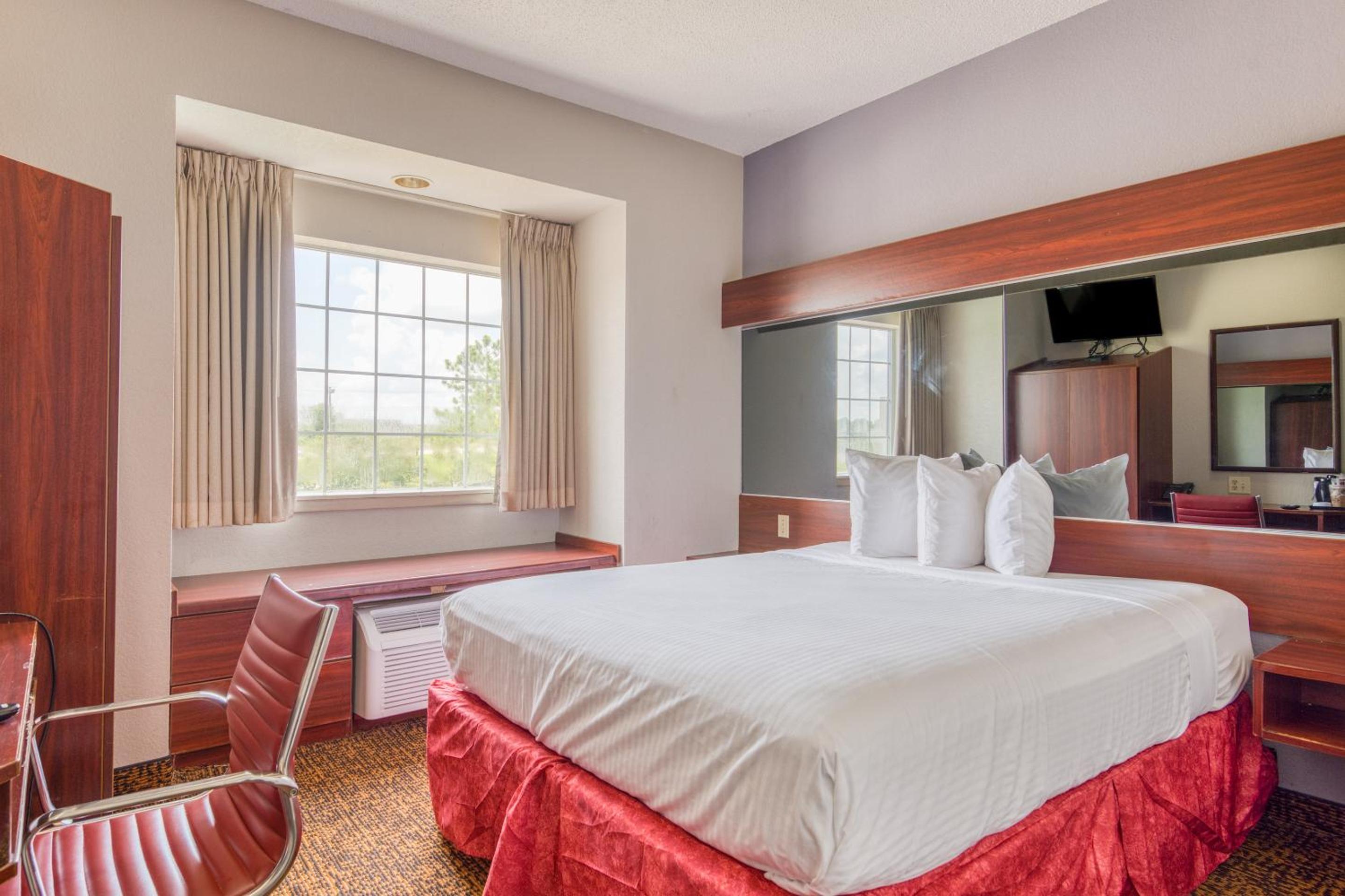 Queen Room - Photo 1