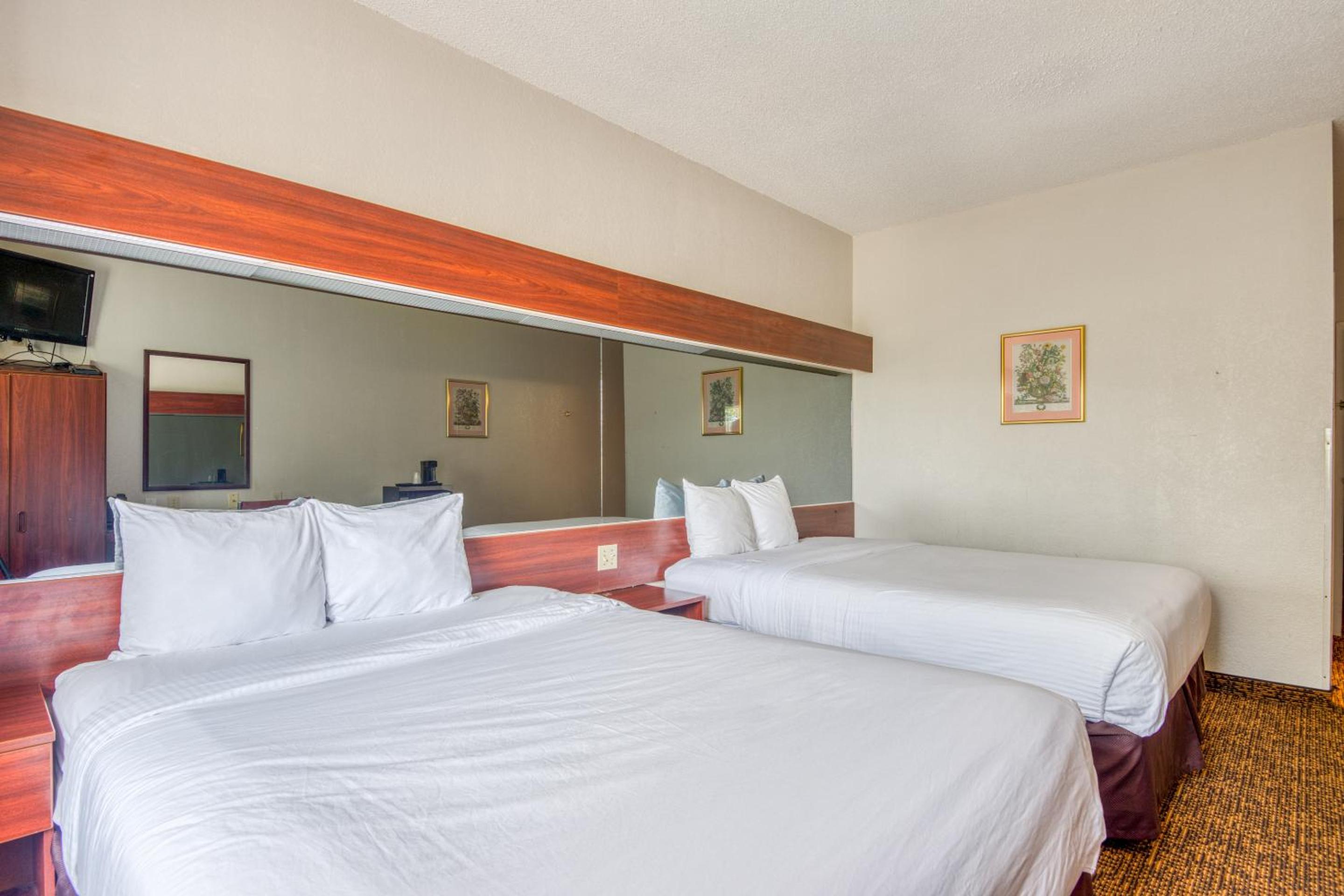 Queen Room with Two Queen Beds - Photo 1