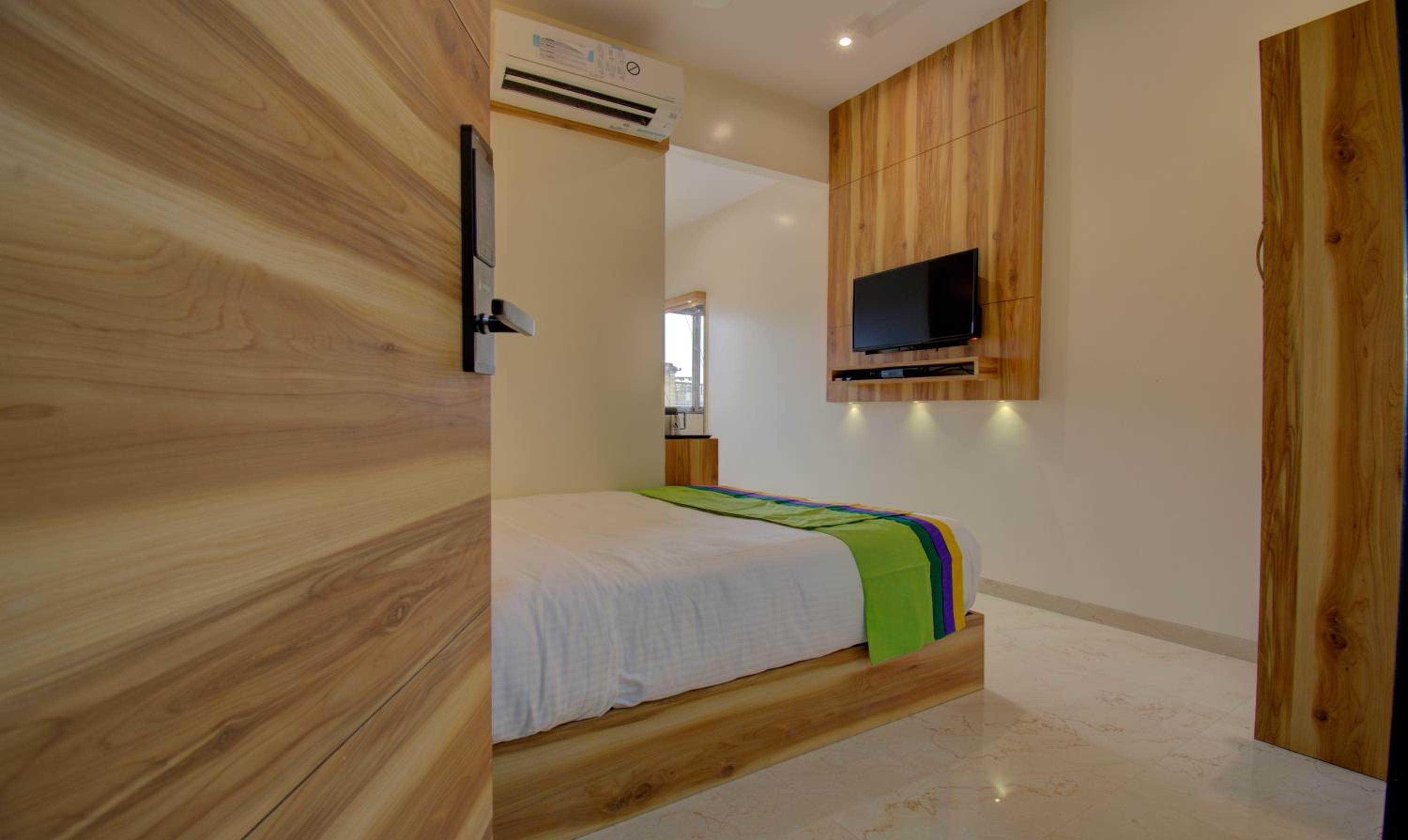 Executive Room - Photo 7