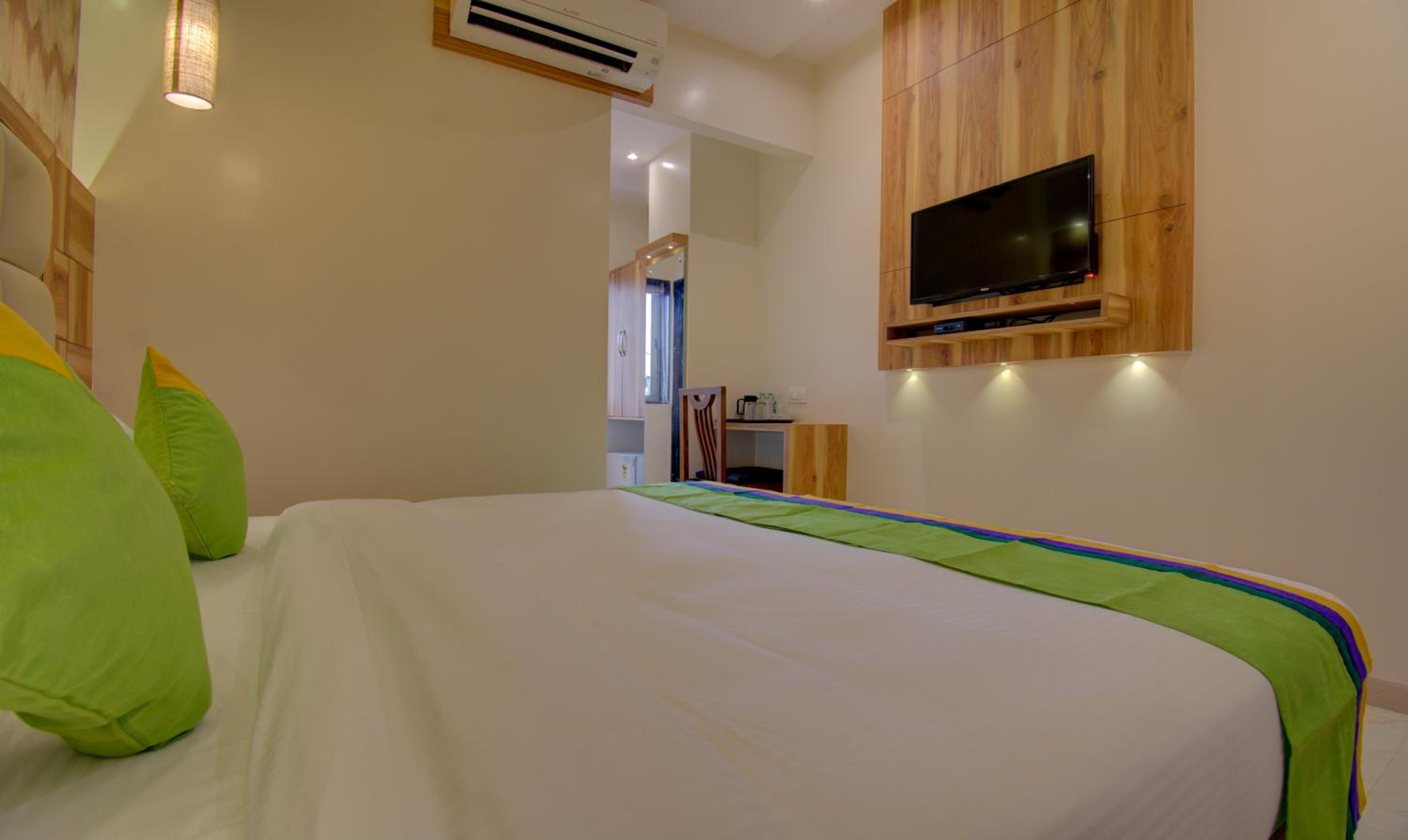 Deluxe Room - Photo 6