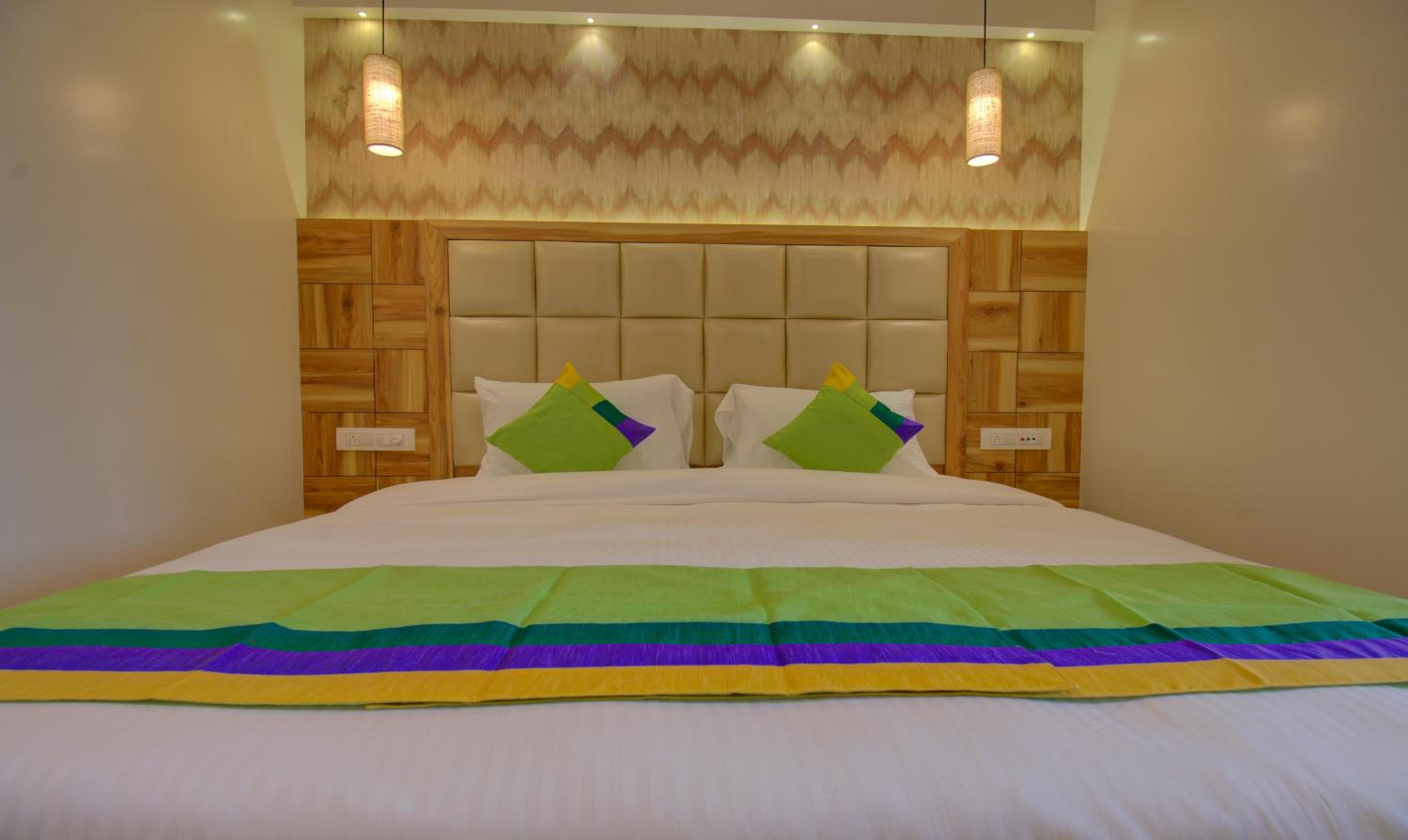 Deluxe Room - Photo 5