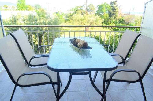 Apartment with Balcony photo 2