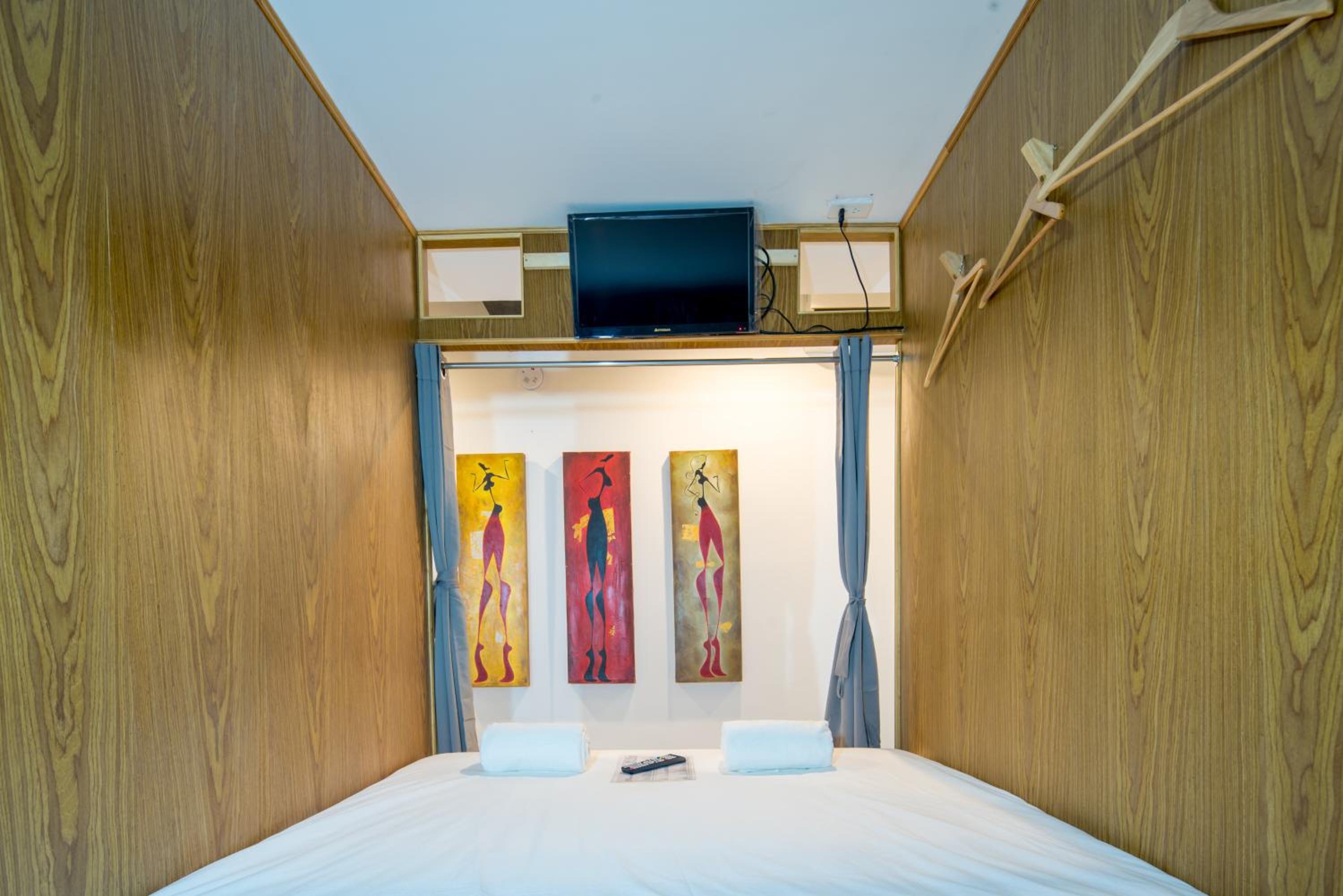 Cabin Queen Room photo 2