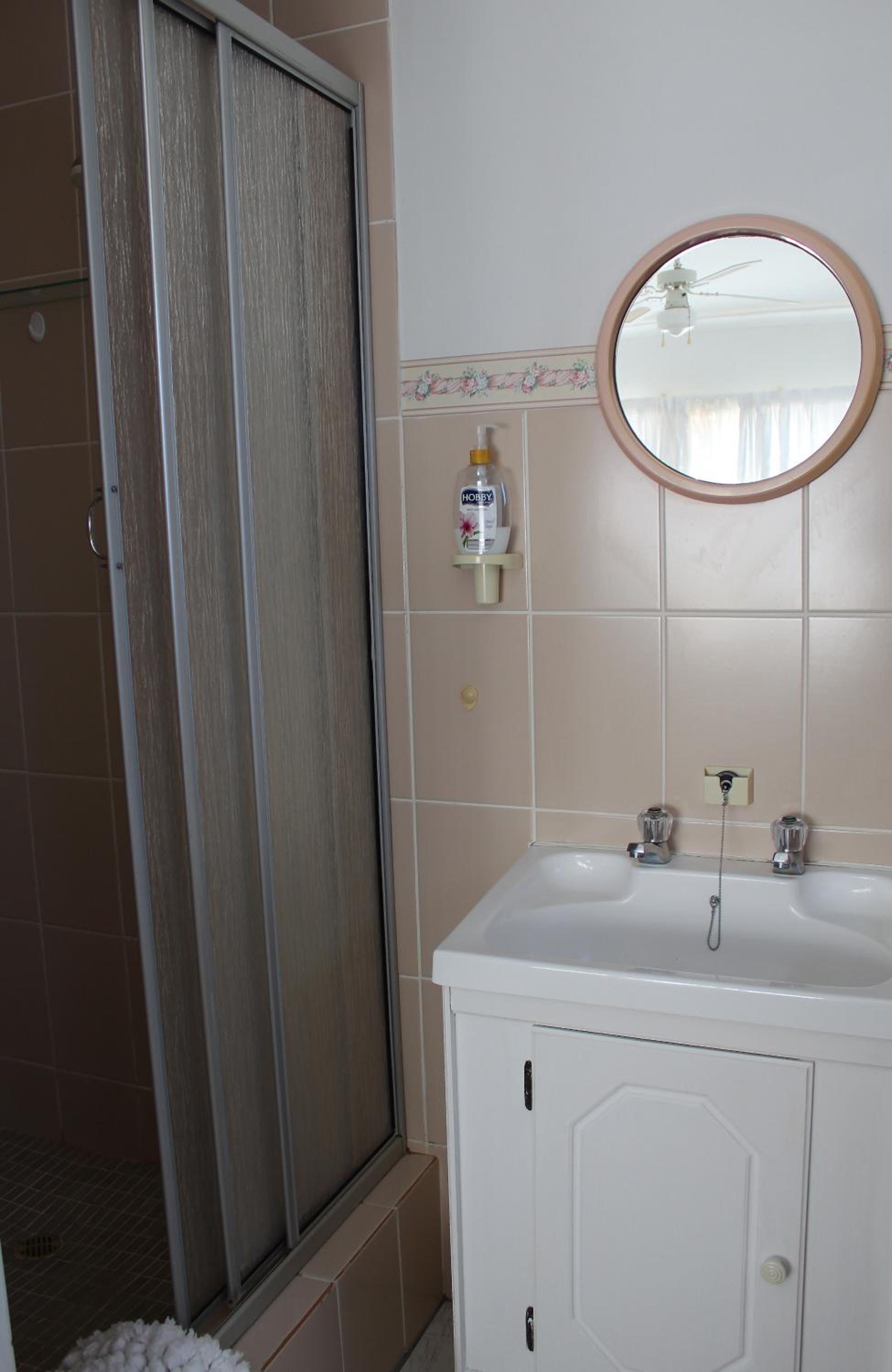 Double Room with Private Bathroom photo 3