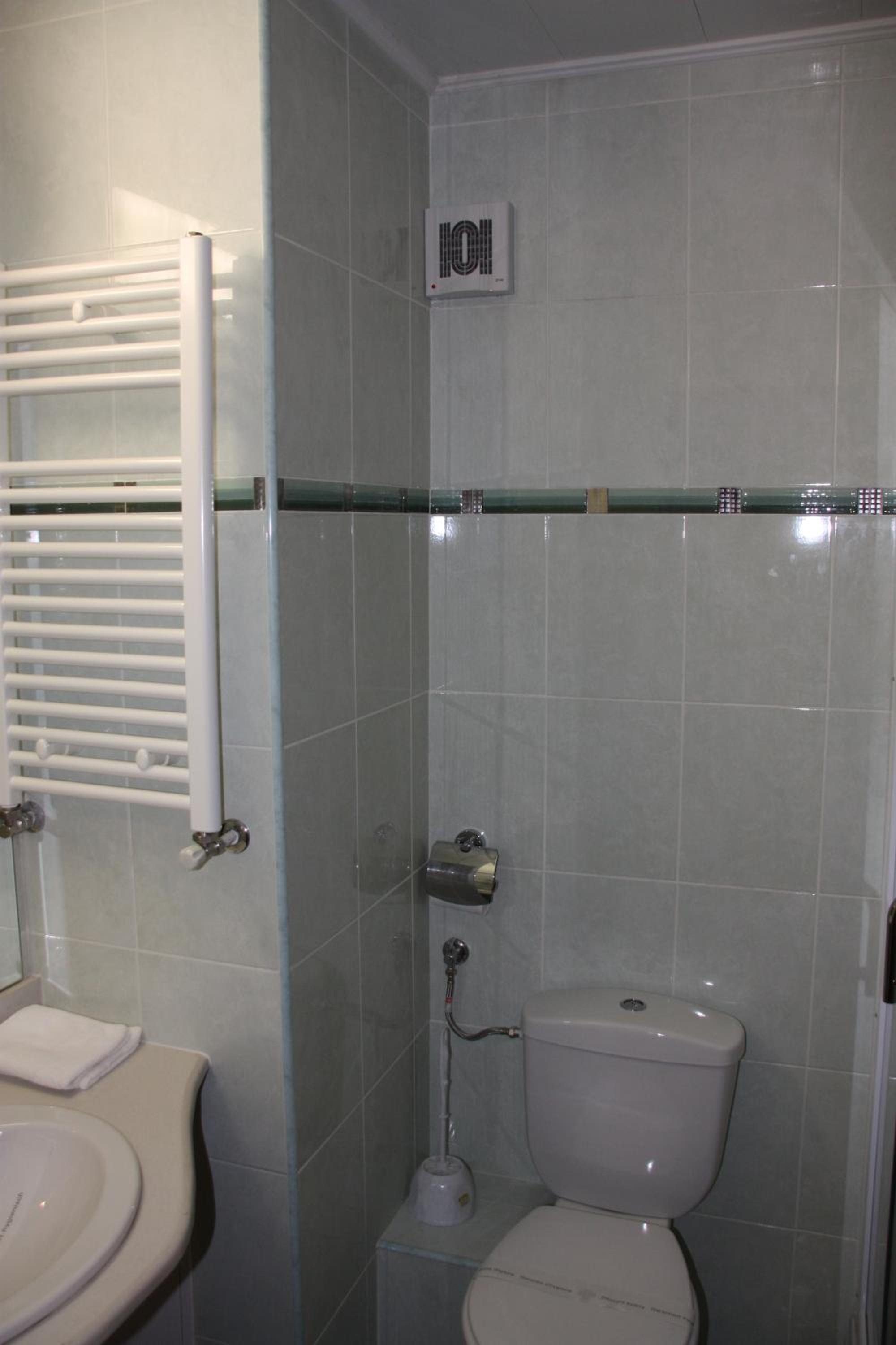 Double Or Twin Room photo 3