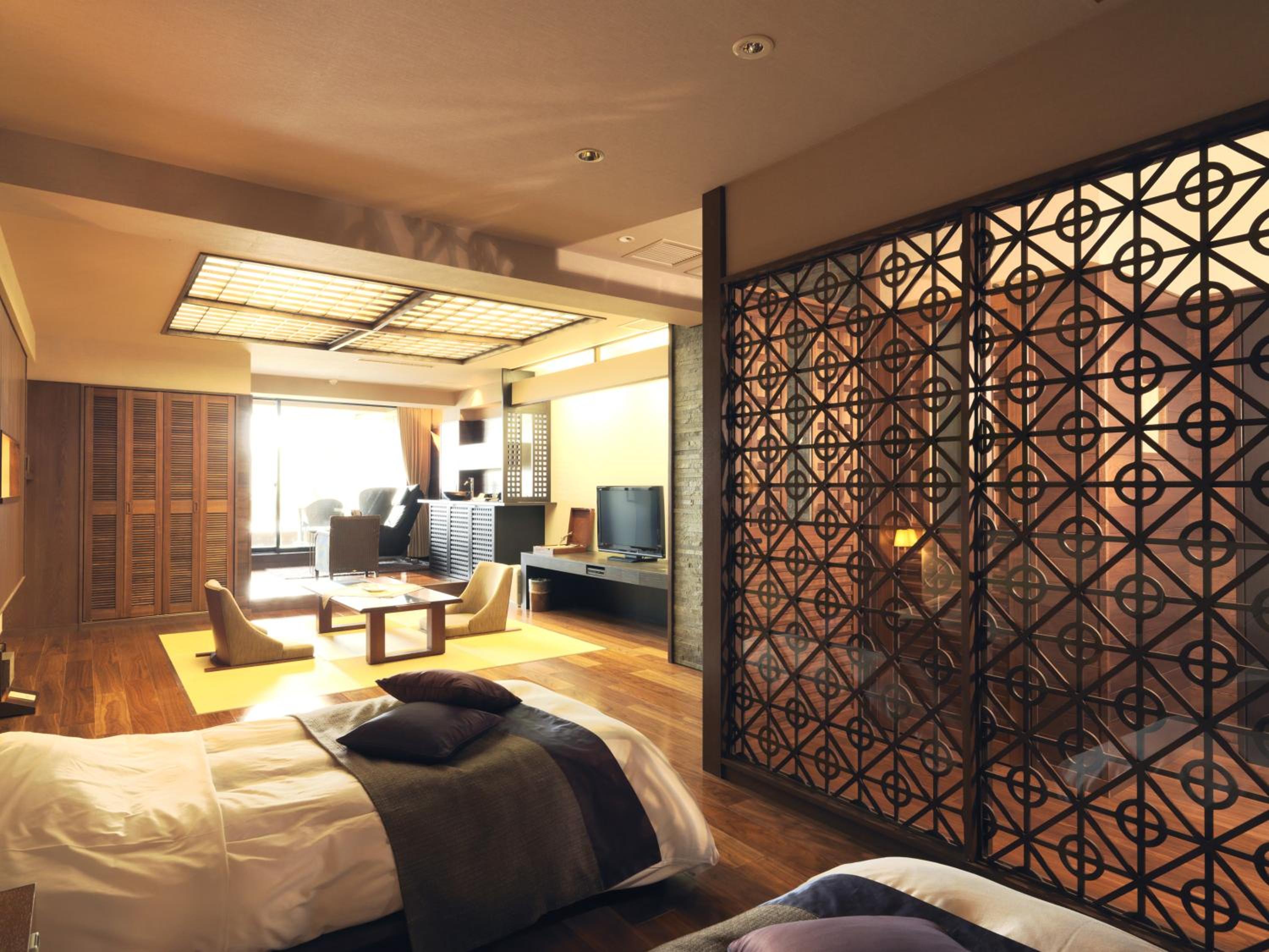 Room with Tatami Area with Open-Air Bath - Buffet Breakfast + Buffet Dinner Included - Non-Smoking - Photo 1