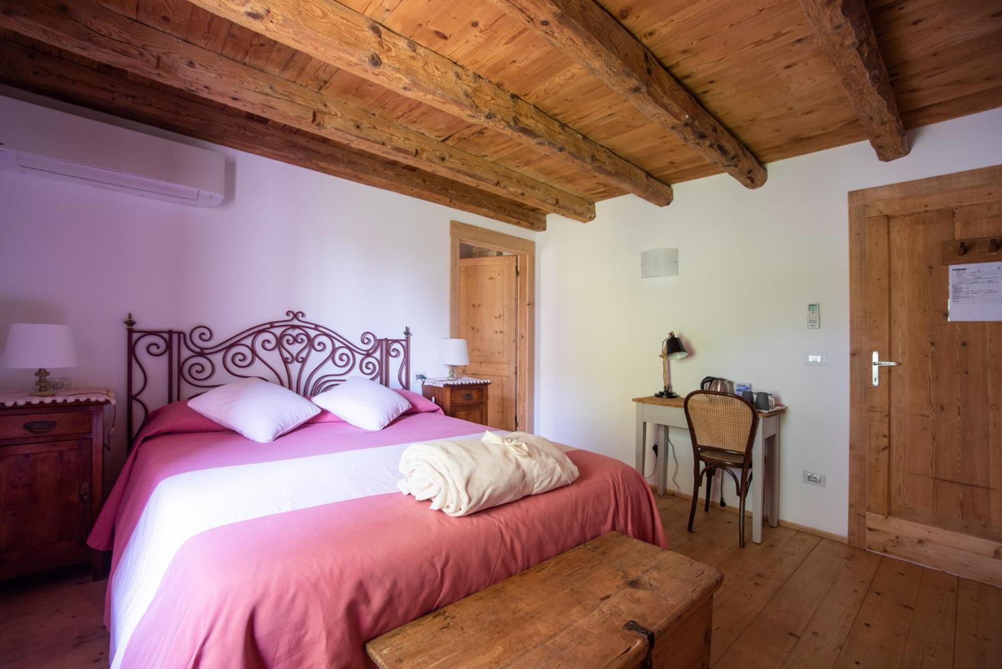 Large Double Room photo 1