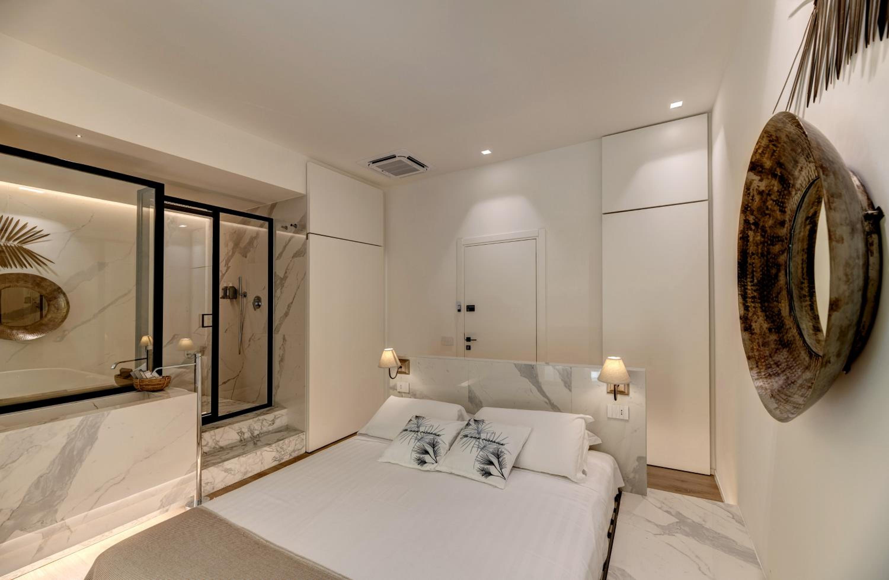 Double Room with Spa Bath - Photo 35