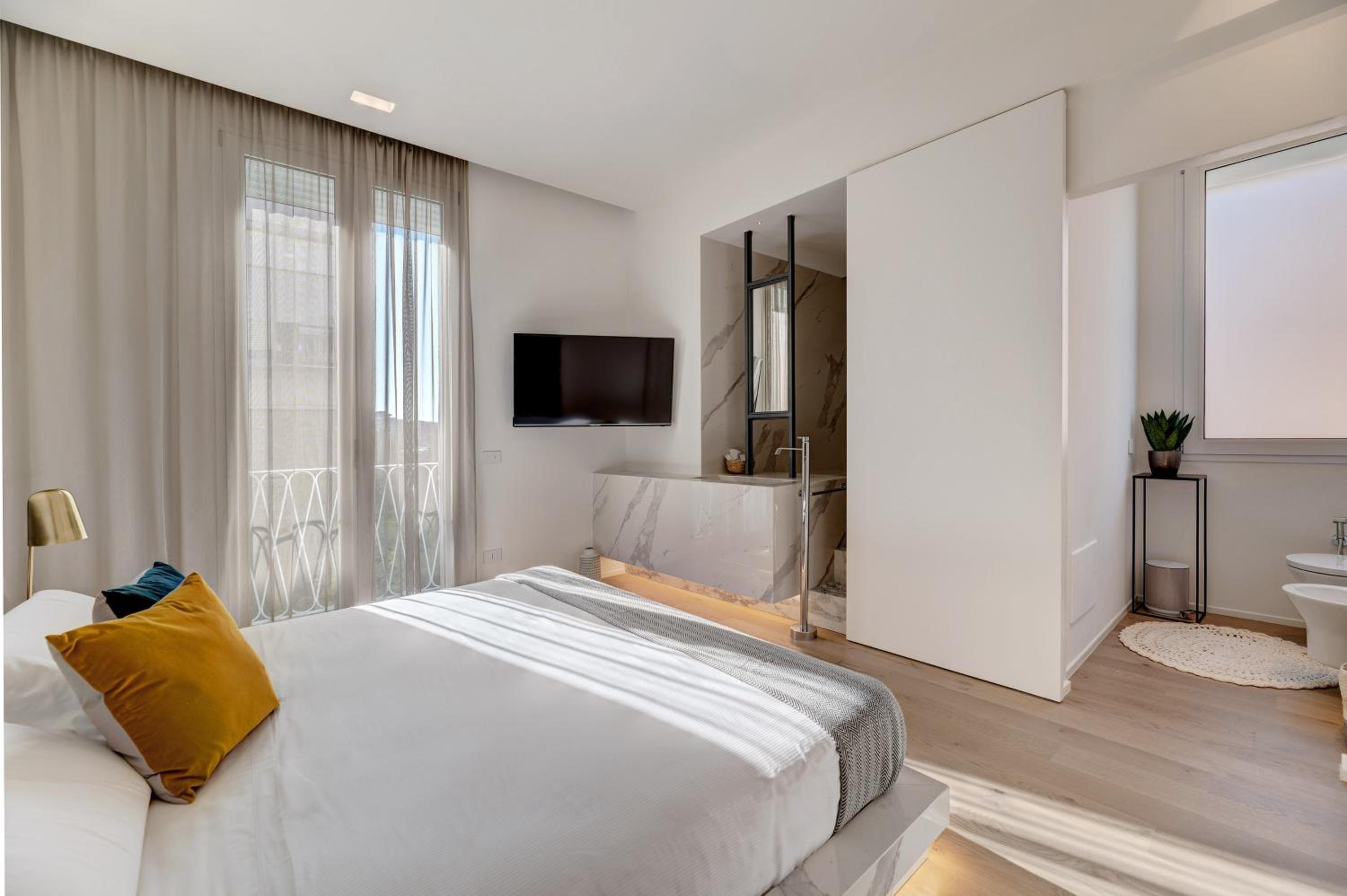 Superior King Room - Photo 33