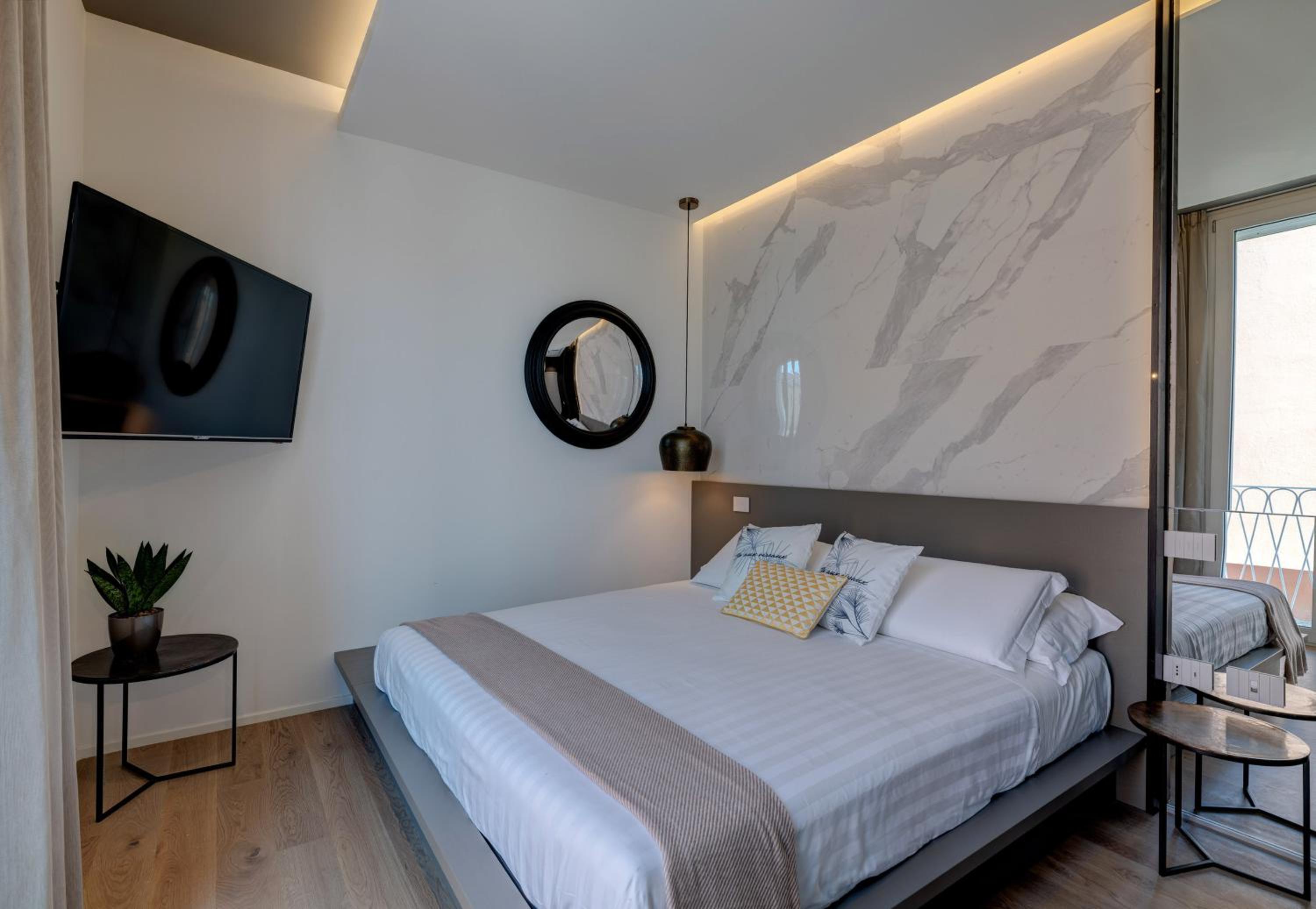 Deluxe Queen Room - Photo 35