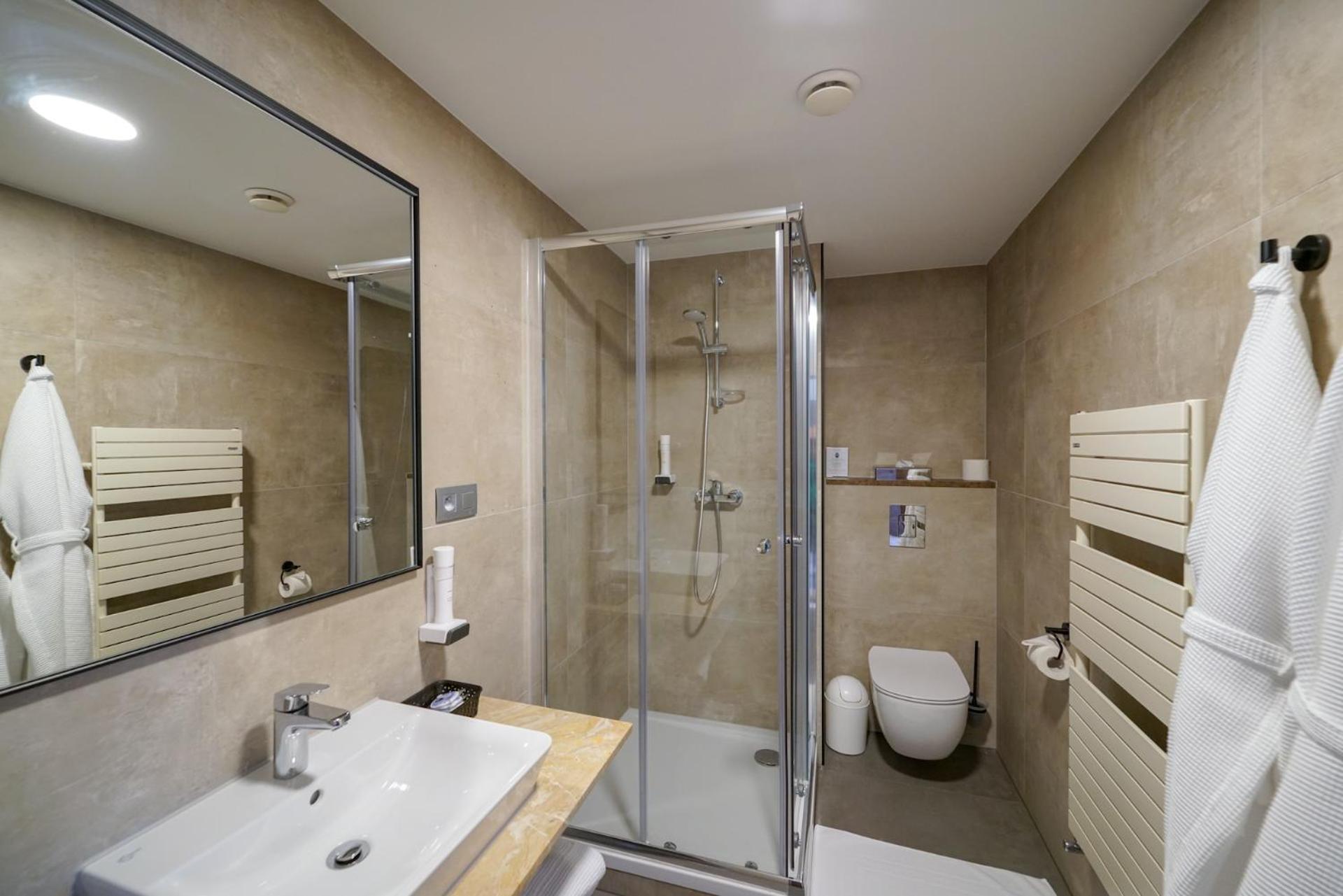 Exclusive Junior Suite with Mountain View photo 2