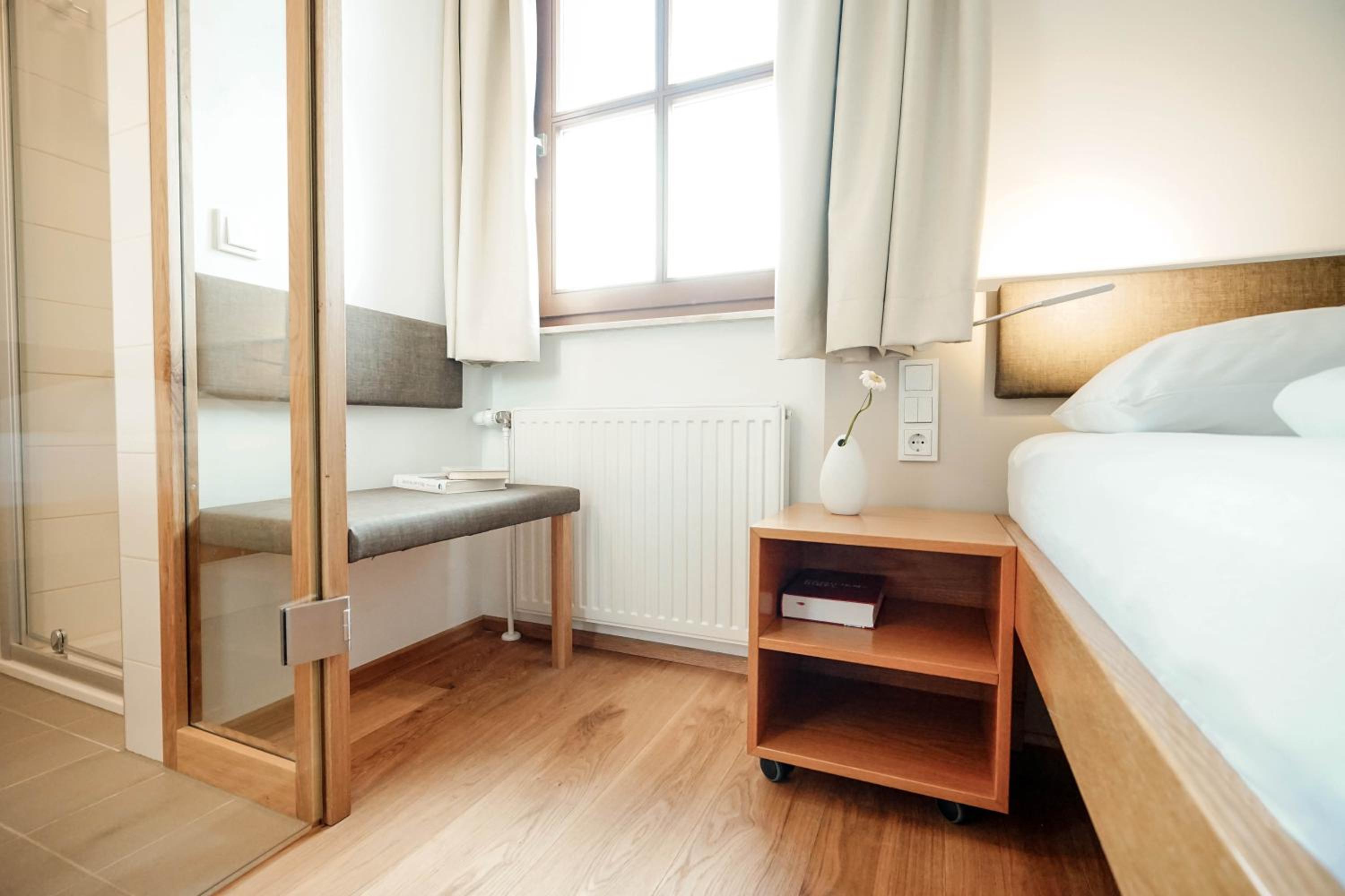 Single Room (No Balcony) photo 3