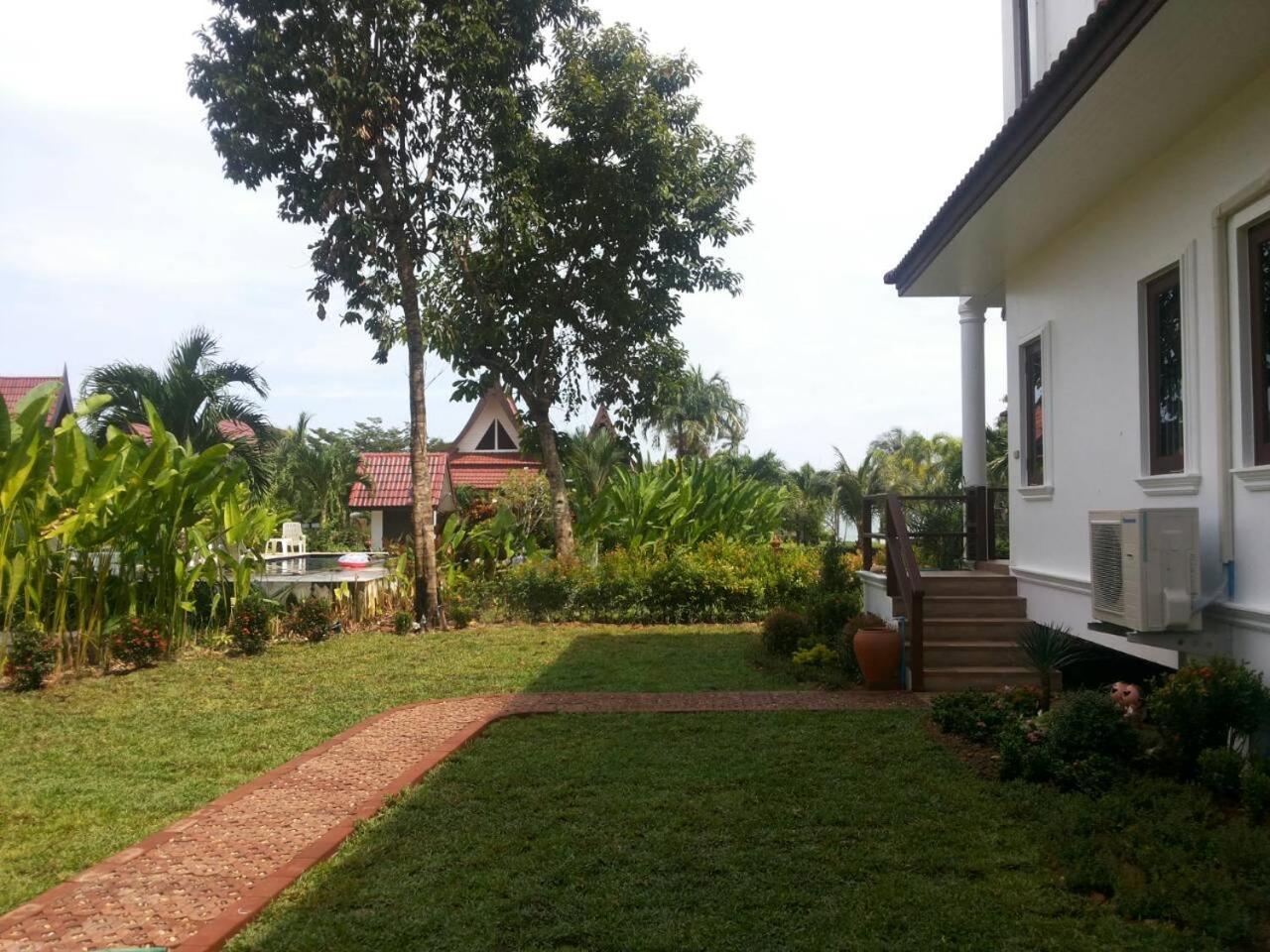 Villa with Sea View - Photo 37