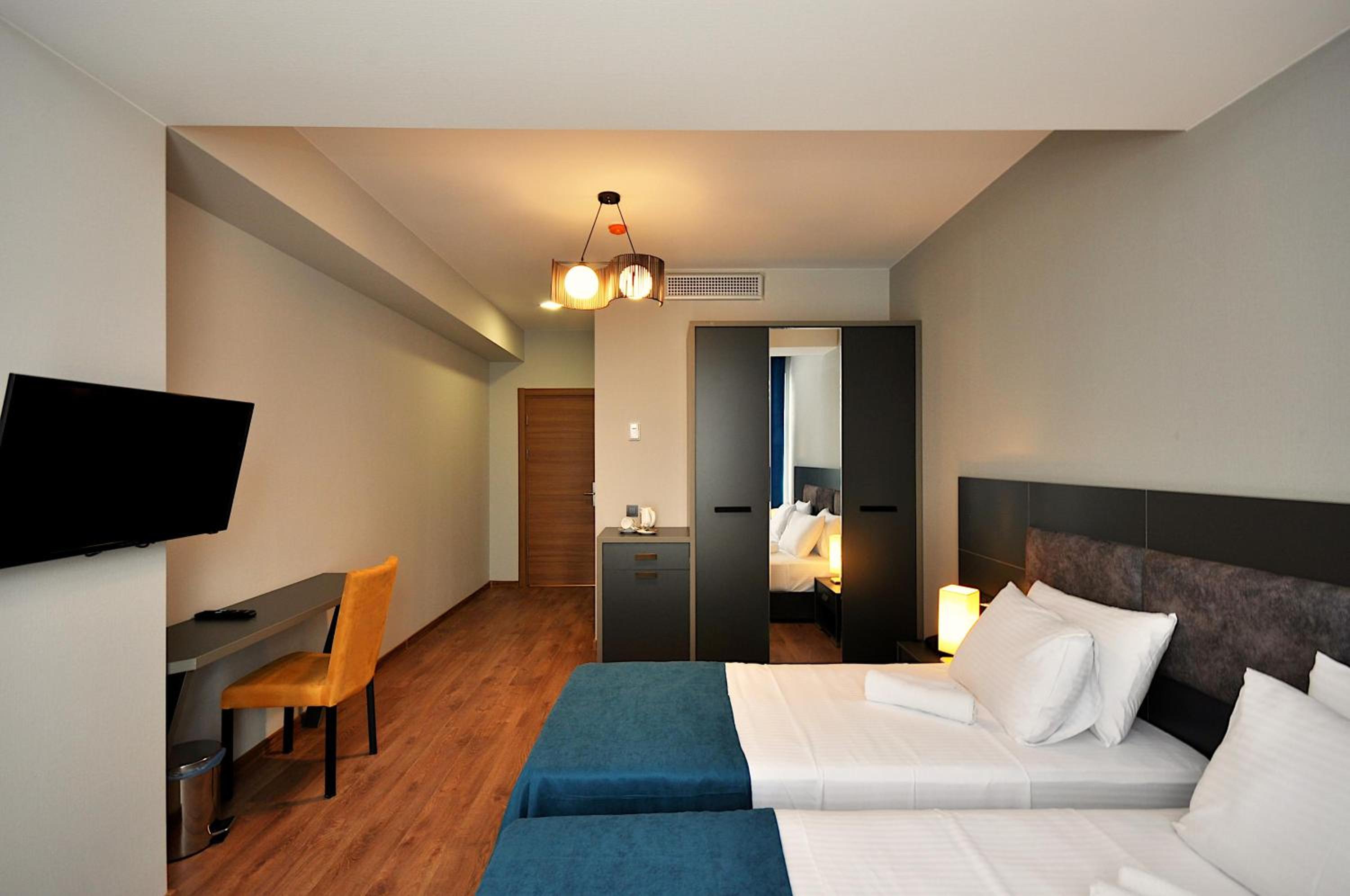 Deluxe Double or Twin Room with Balcony photo 3