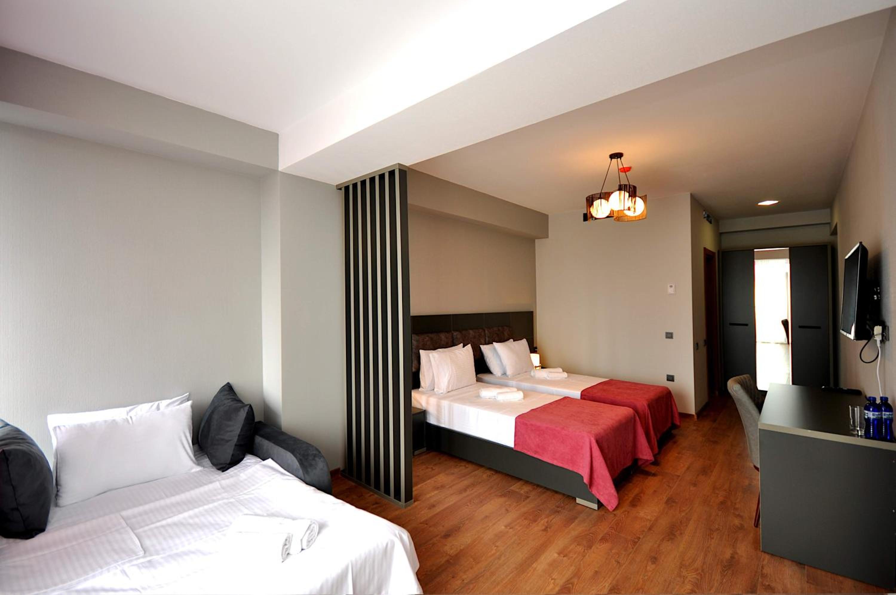 Deluxe Double Room with Balcony - Photo 9
