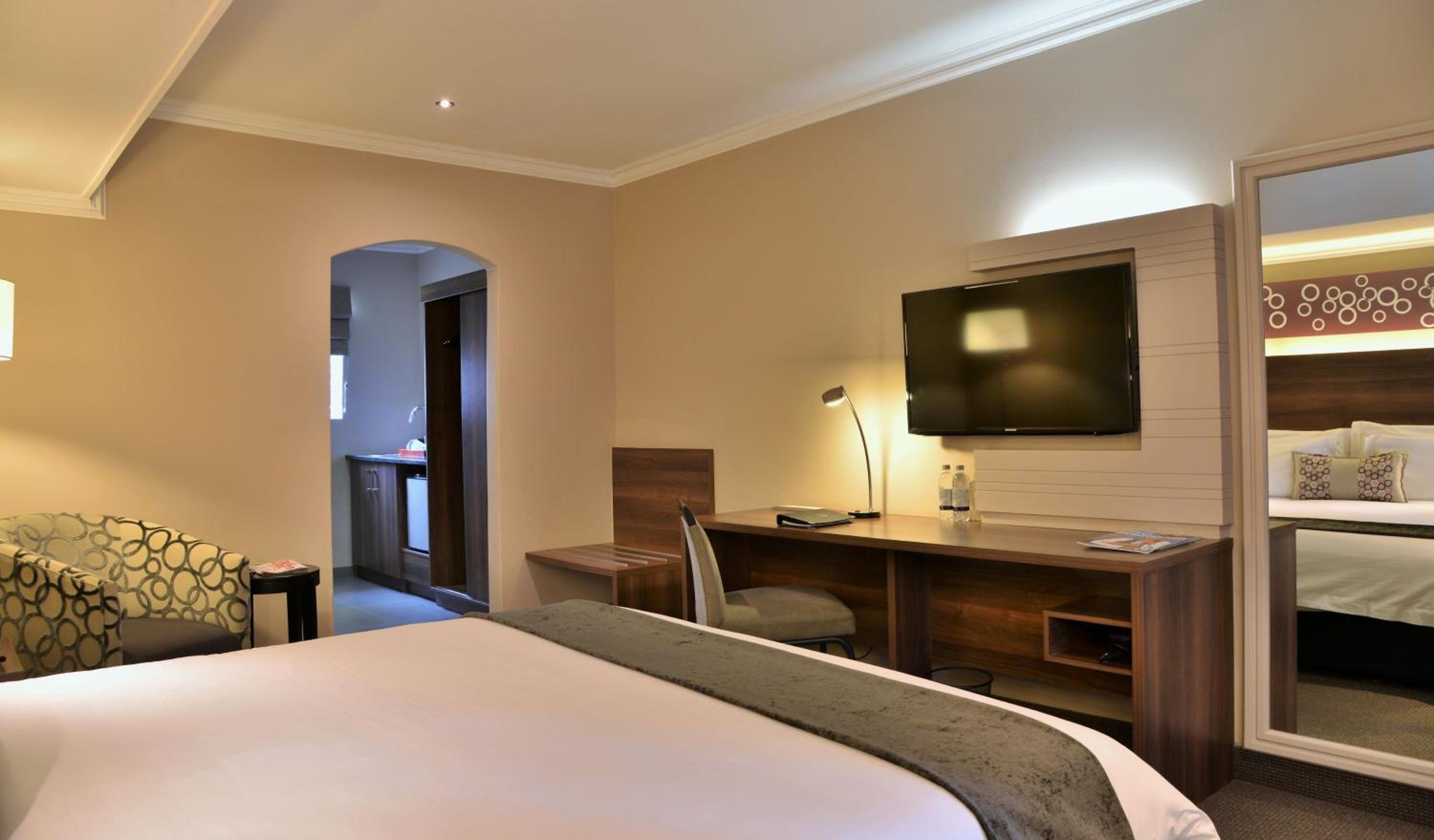 Executive King Room - Photo 2