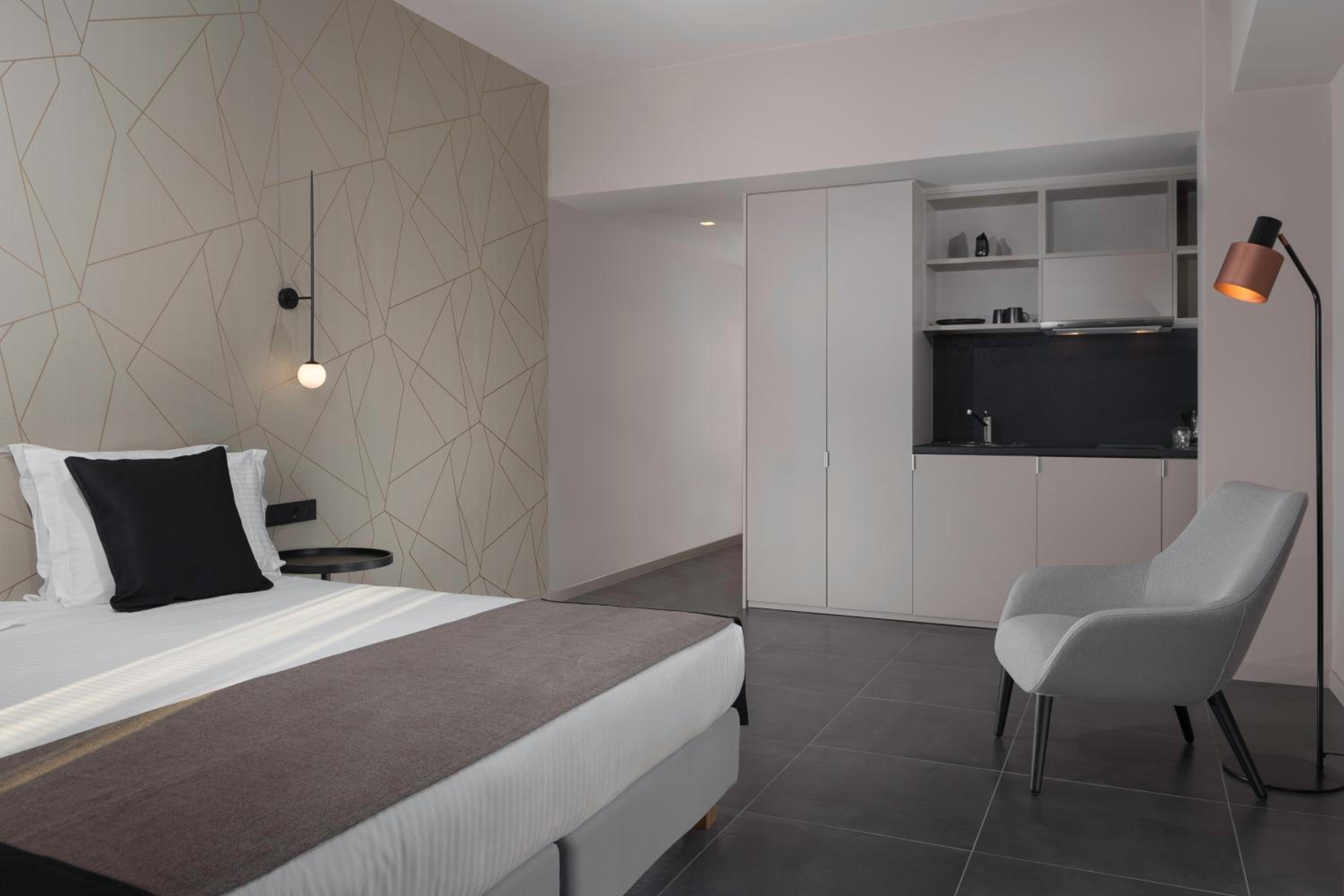 Suite with City View photo 3