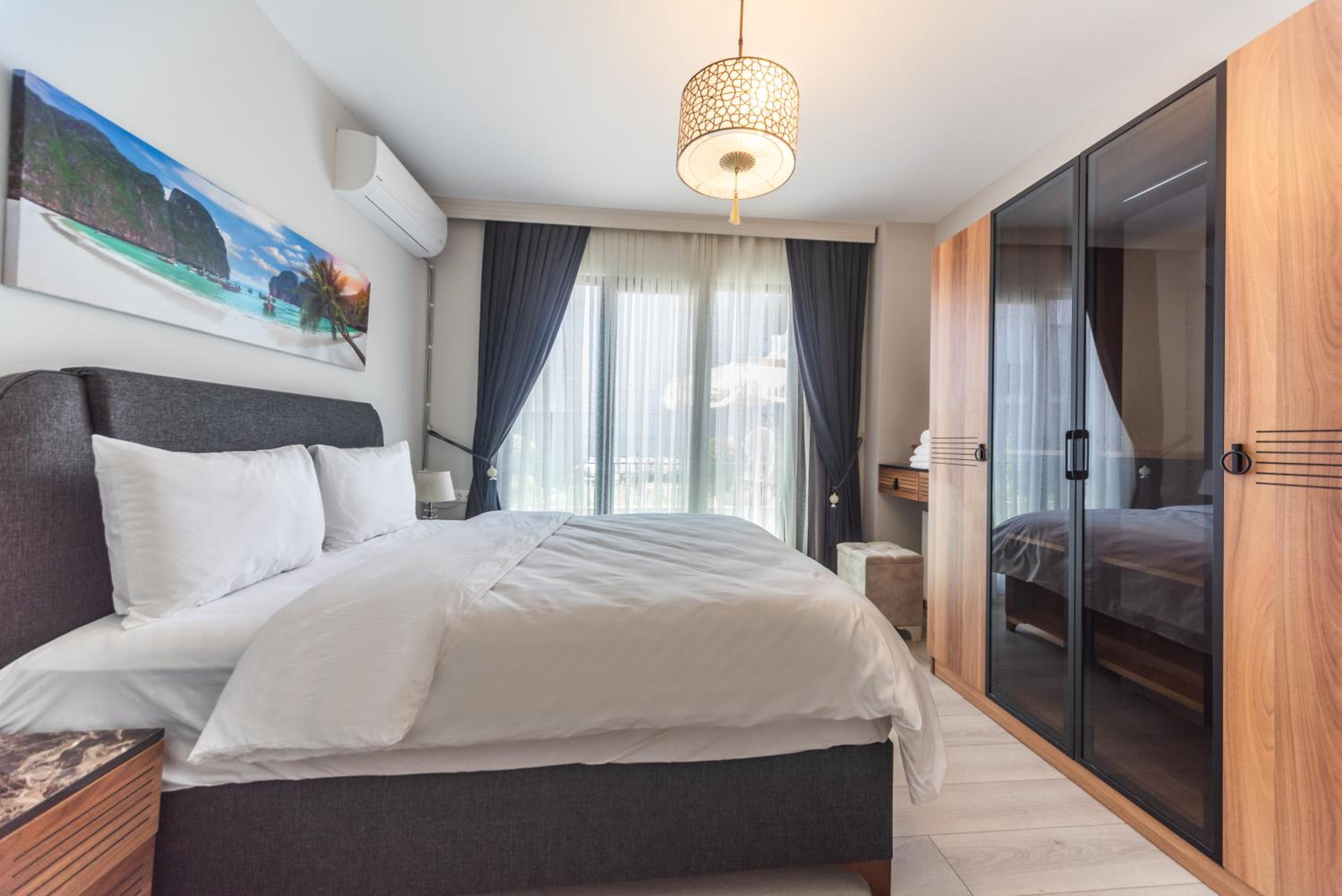 Two-Bedroom Suite - Photo 3