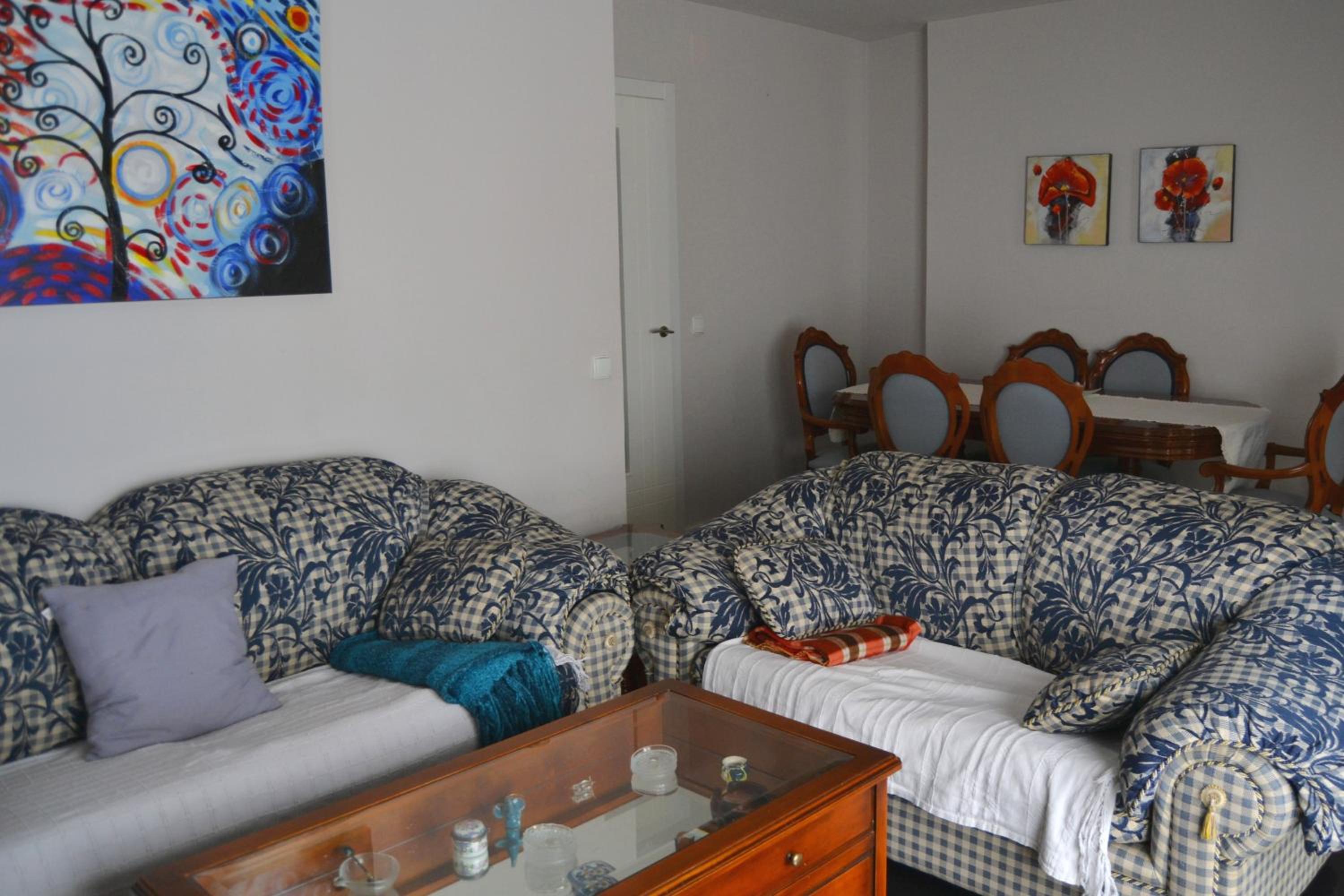 Five-Bedroom House - Photo 1