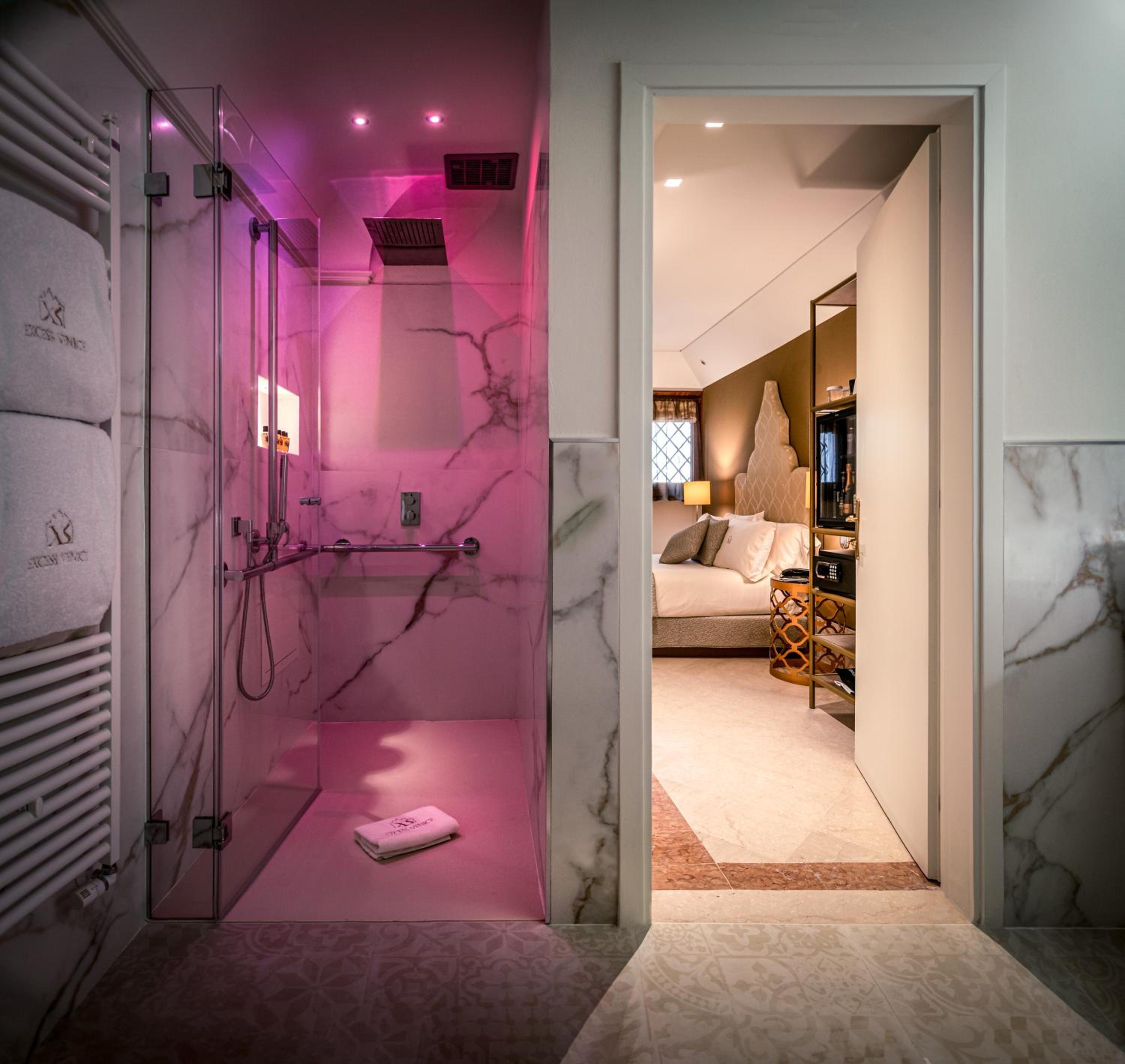 Economy Queen Room