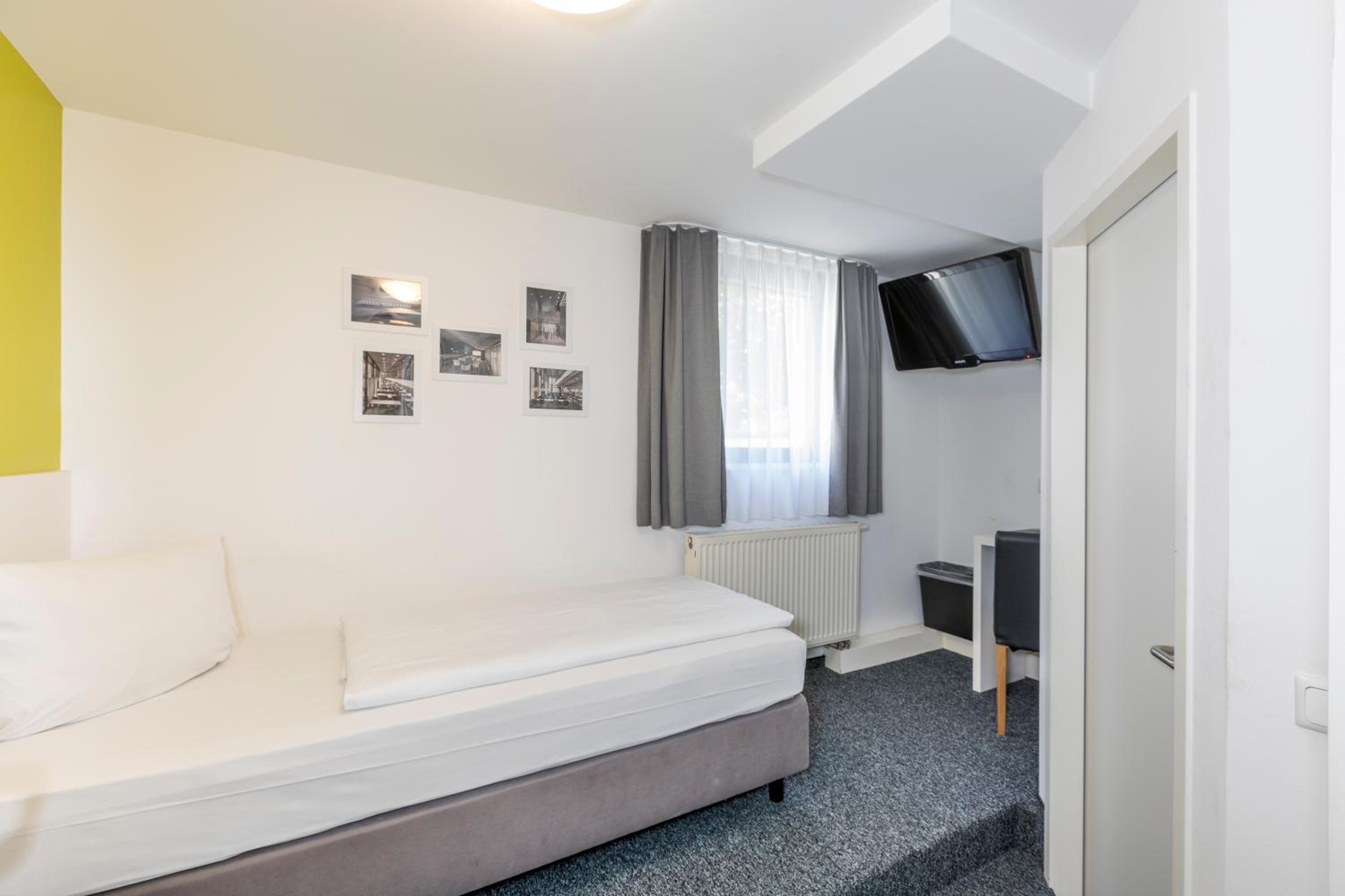 Single Room photo 2