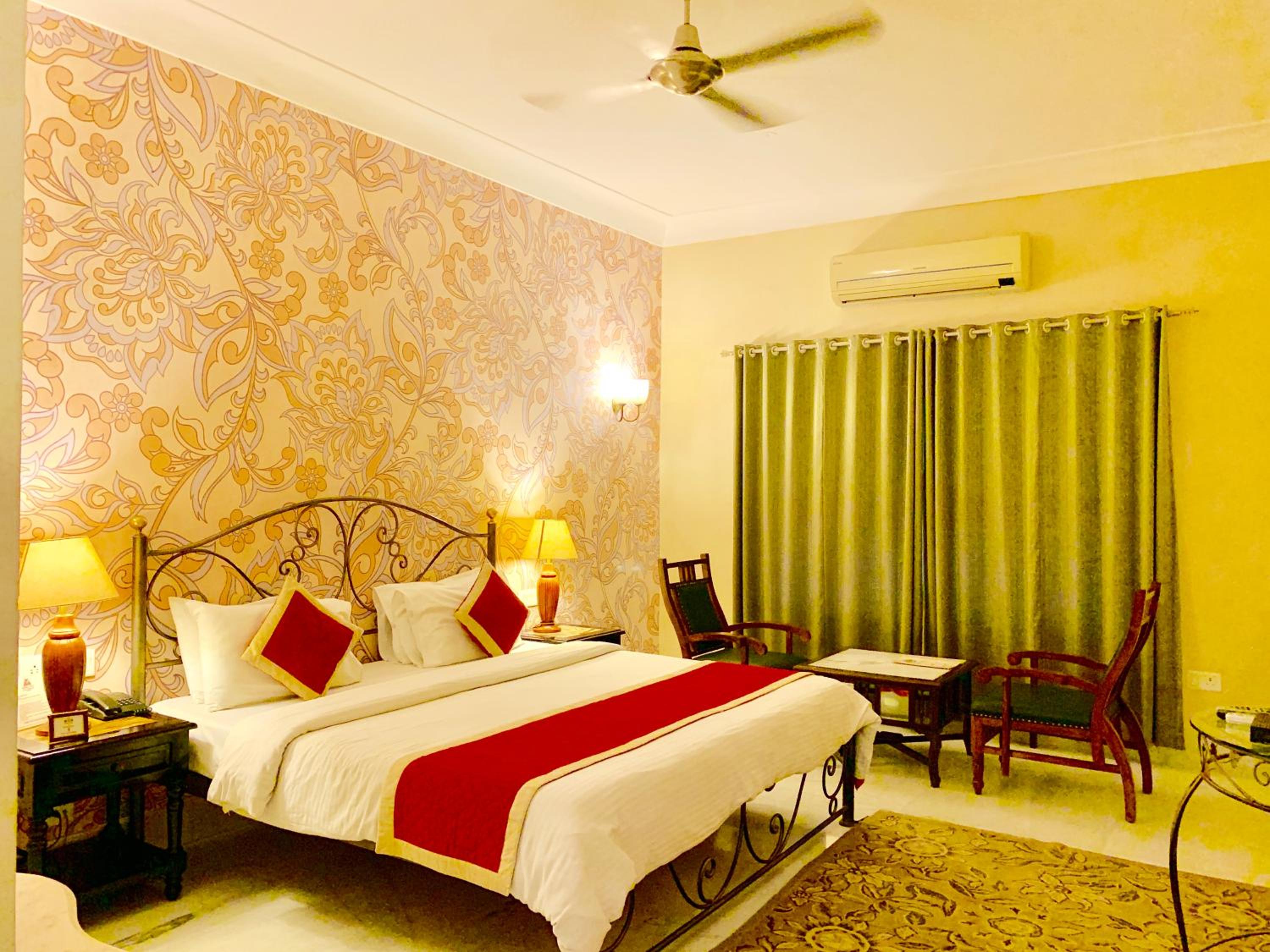 Junior Suite – Includes free pickup from airport/ train station / bus station via tuk-tuk, & a dedicated travel desk to assist with local sightseeing tours, intercity travel arrangements & activities. - Photo 13