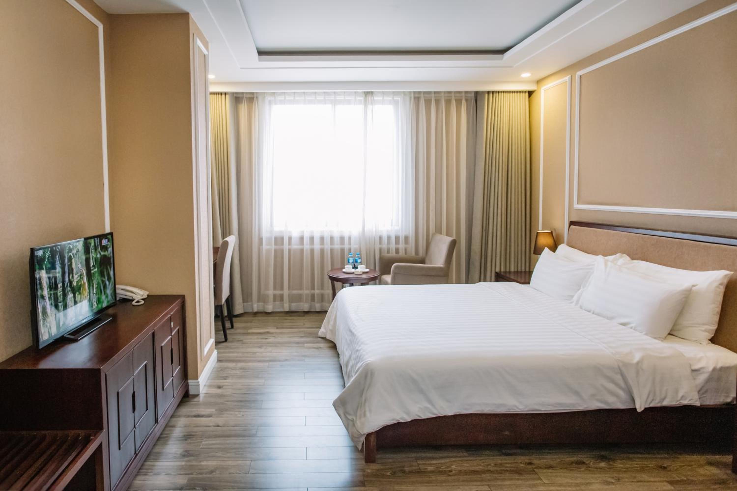 Superior King Room - Photo 4