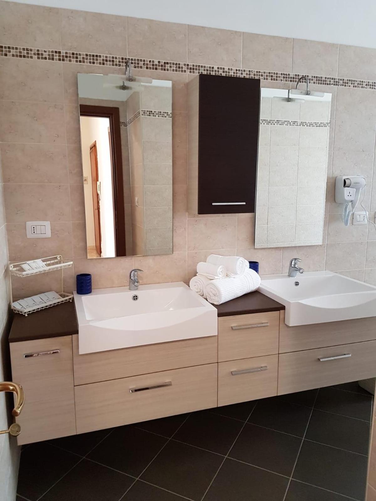 One-Bedroom Apartment - Photo 6