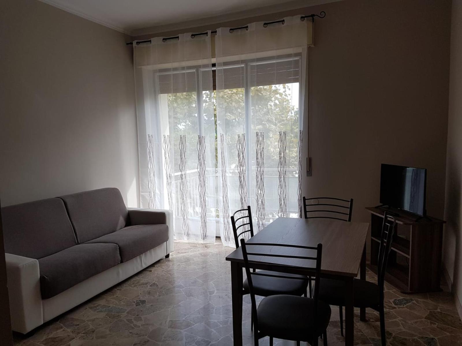 One-Bedroom Apartment - Photo 2