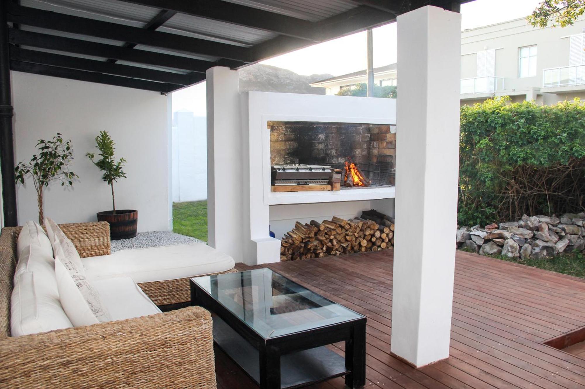 Two-Bedroom House - Photo 4