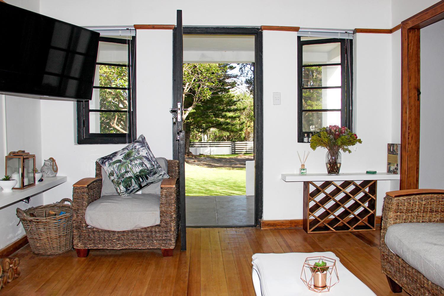 Two-Bedroom House - Photo 5