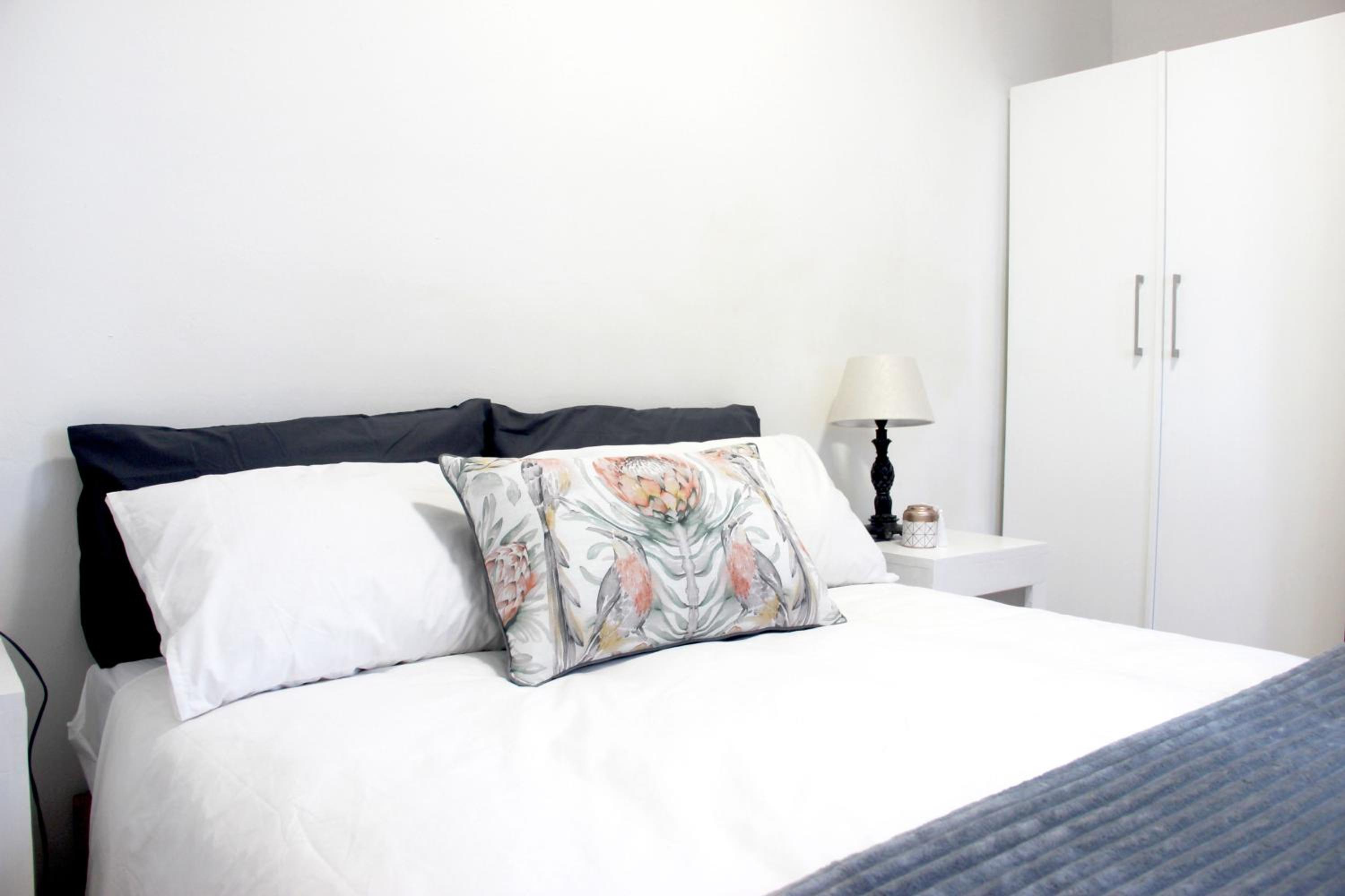 Two-Bedroom House - Photo 9