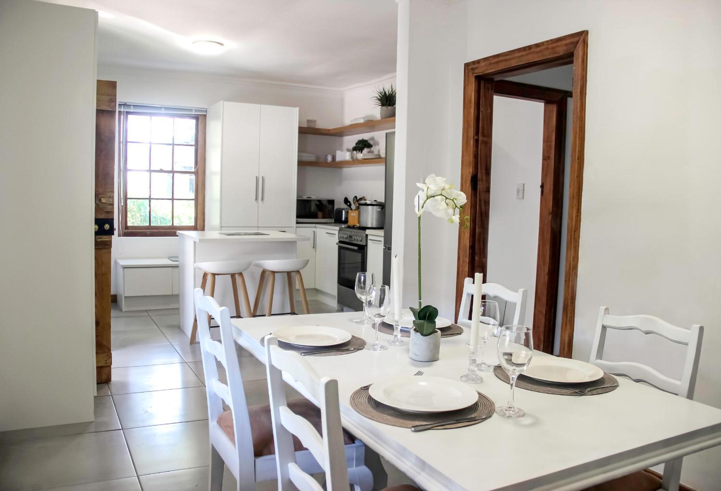 Two-Bedroom House - Photo 2