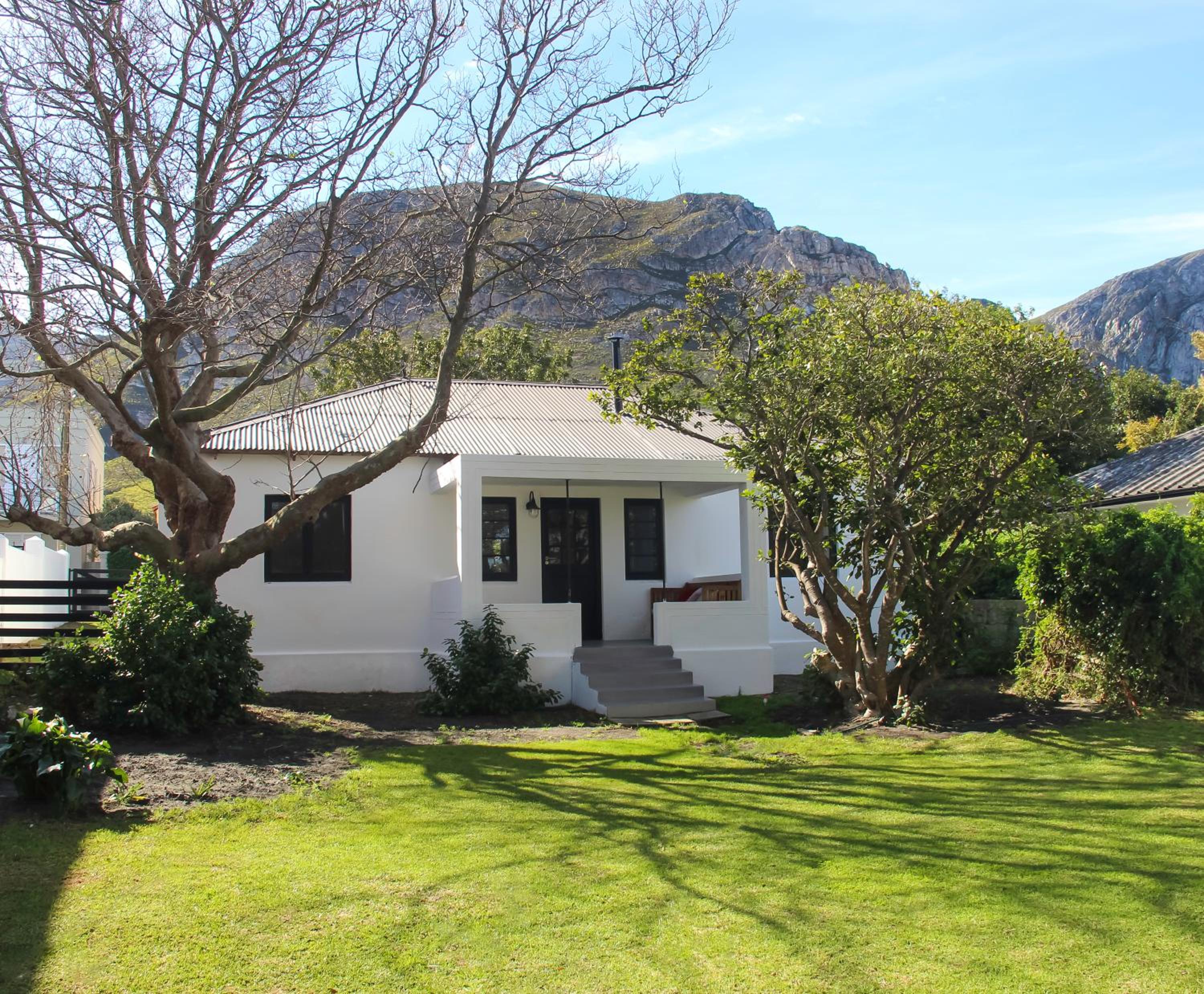 Two-Bedroom House - Photo 18