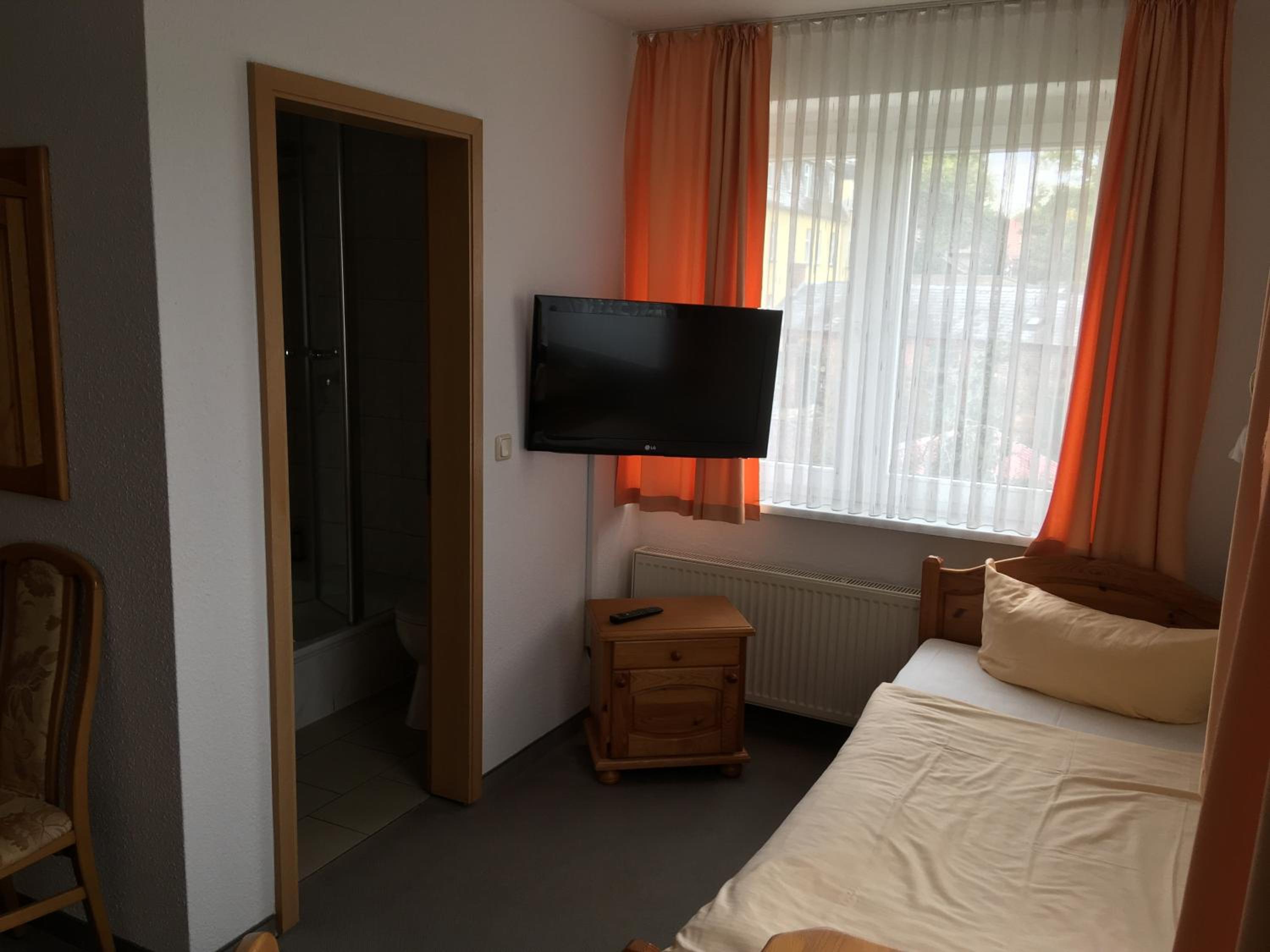 Twin Room with Lake View photo 1