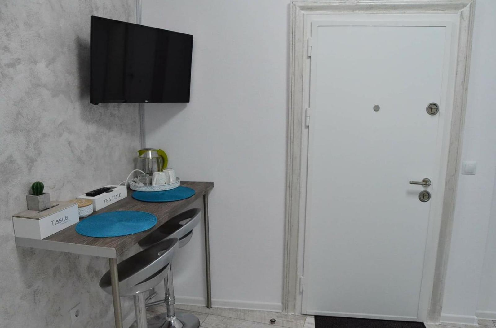 Two-Bedroom Apartment - Photo 4