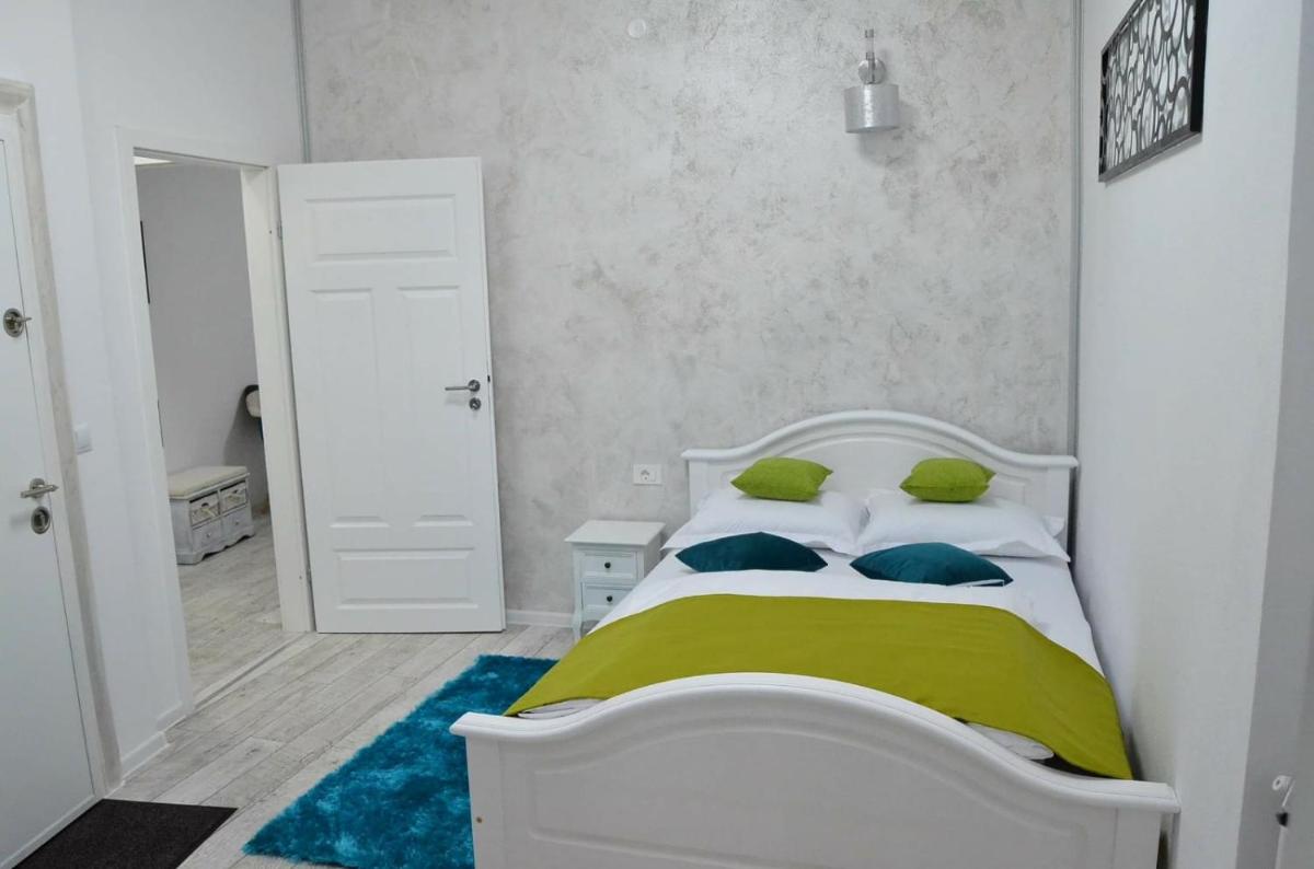 Two-Bedroom Apartment - Photo 5
