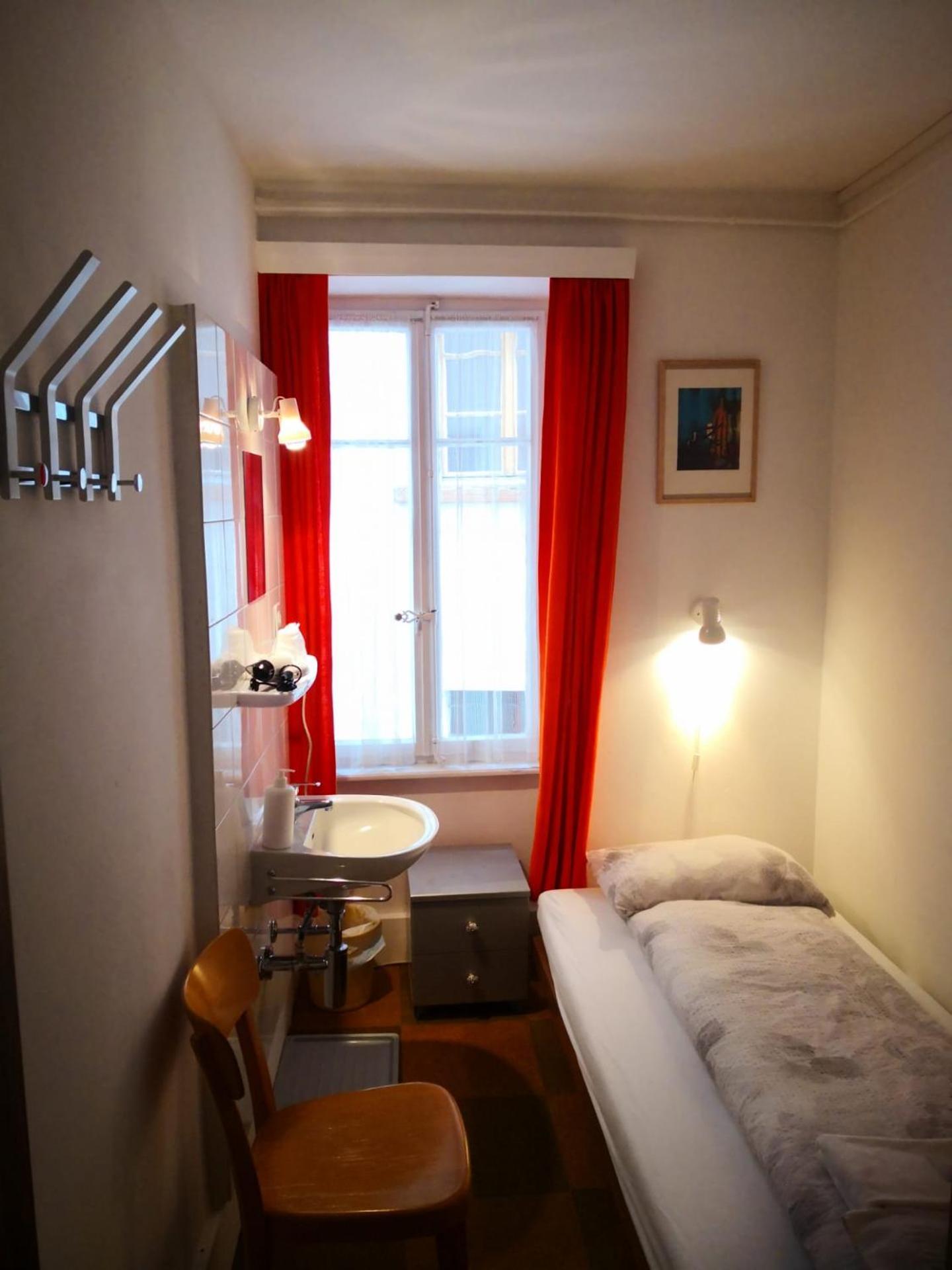 Single Room with Shared Bathroom photo 3