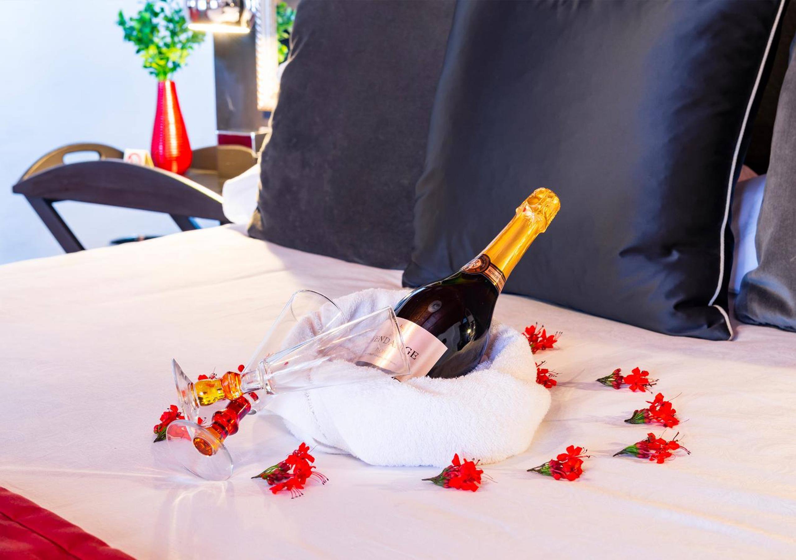 Honeymoon Suite photo 3