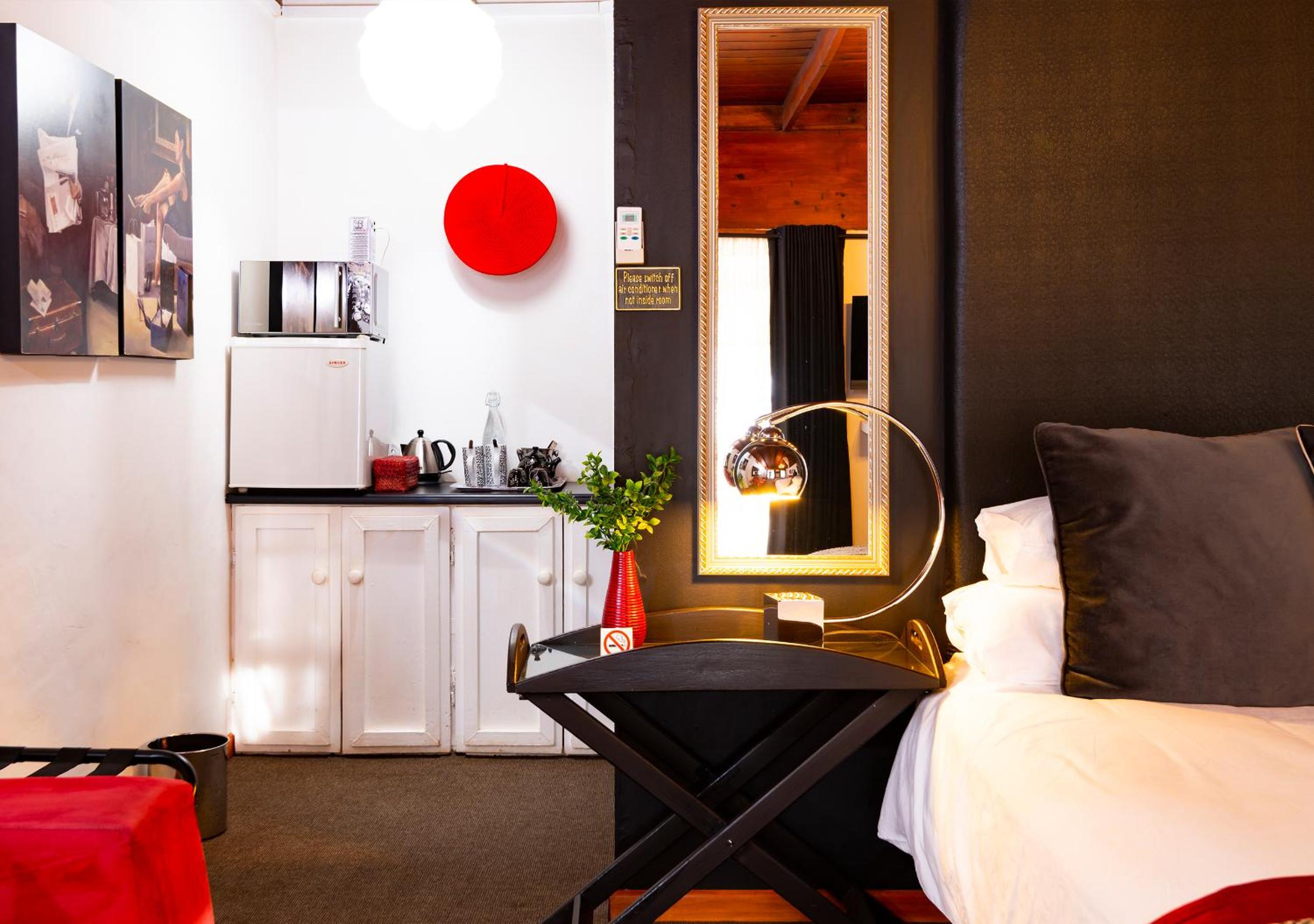 Honeymoon Suite photo 2