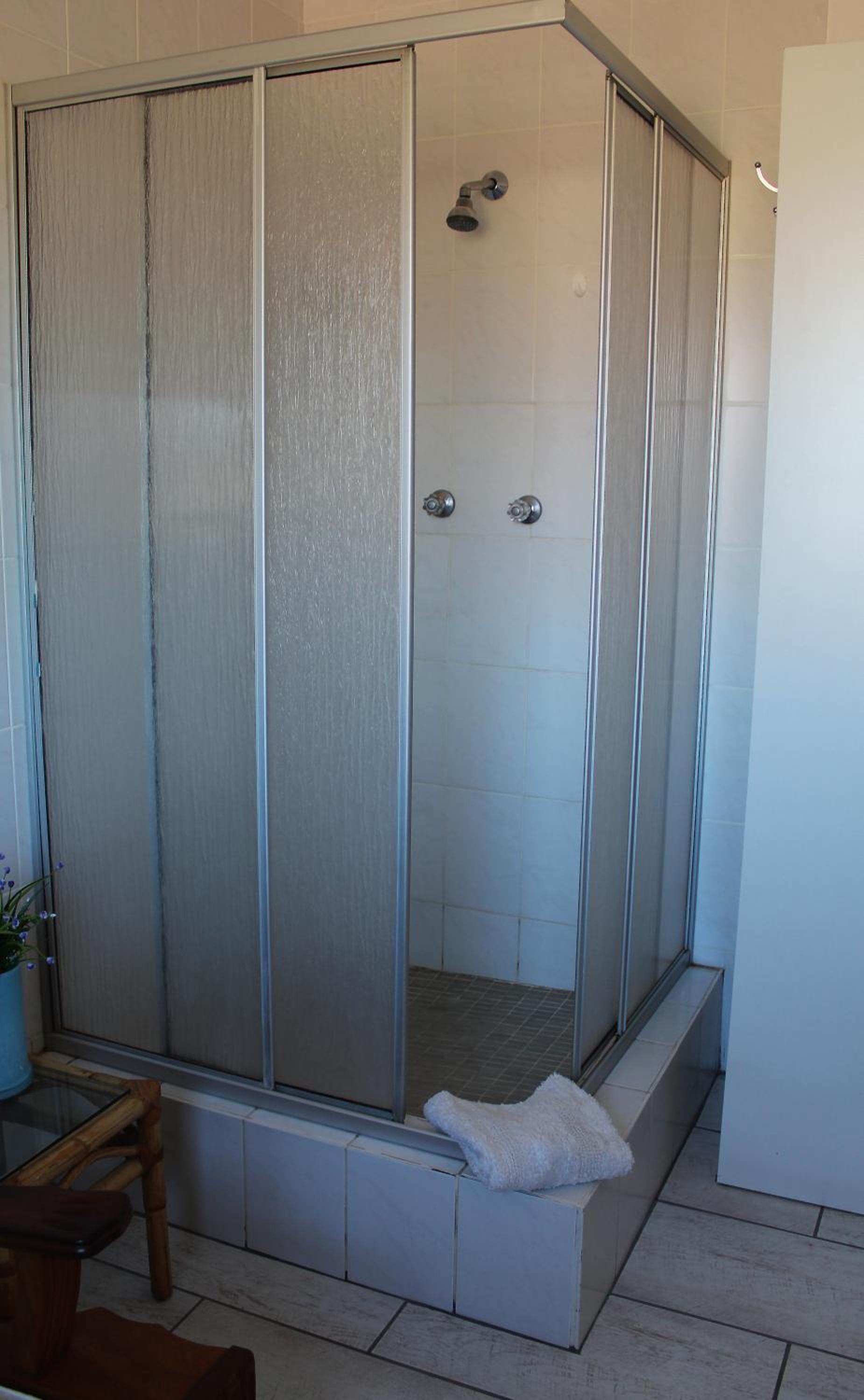 Double Room with Shared Bathroom photo 3