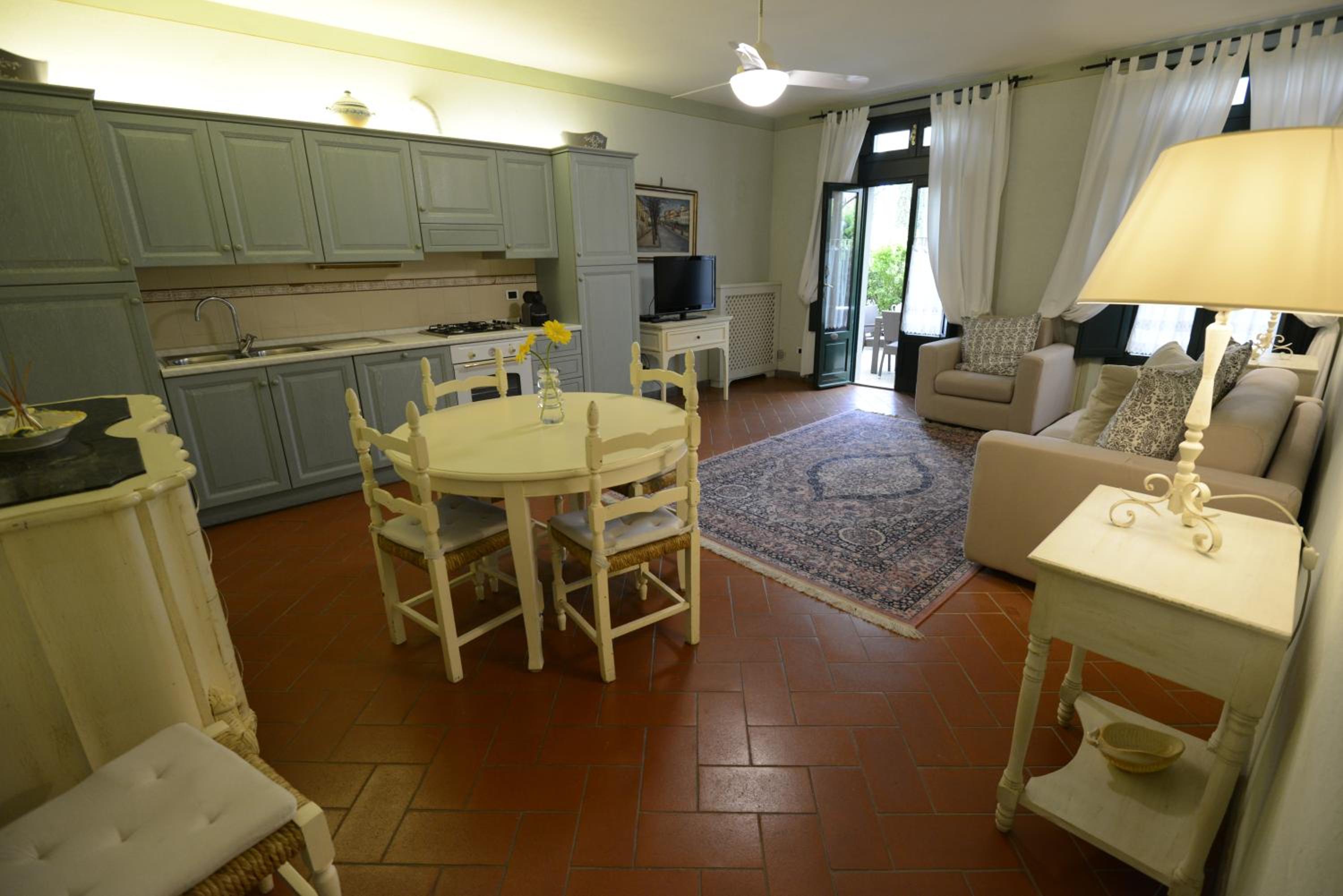 Two-Bedroom Apartment - Photo 5