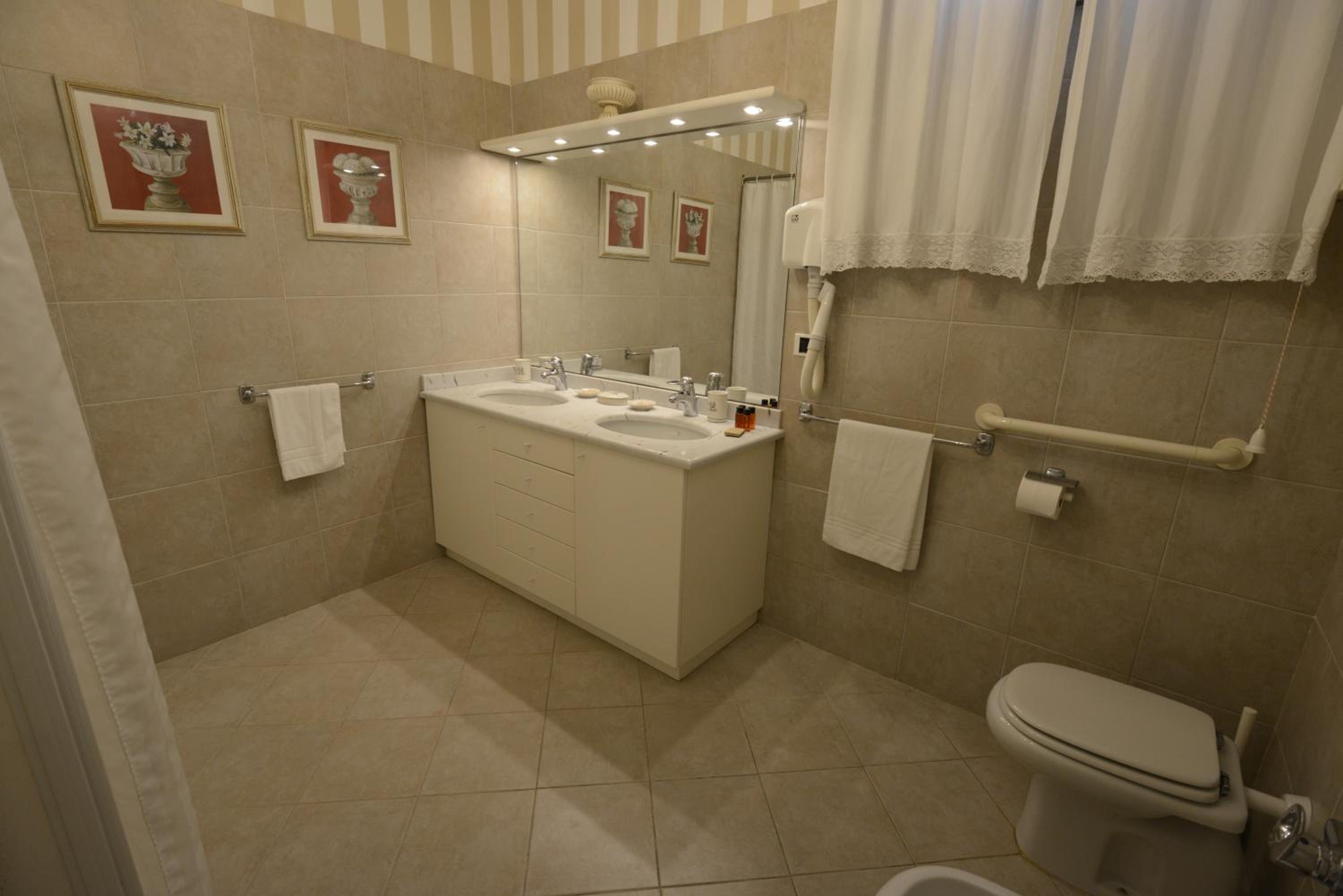 Two-Bedroom Apartment - Photo 4