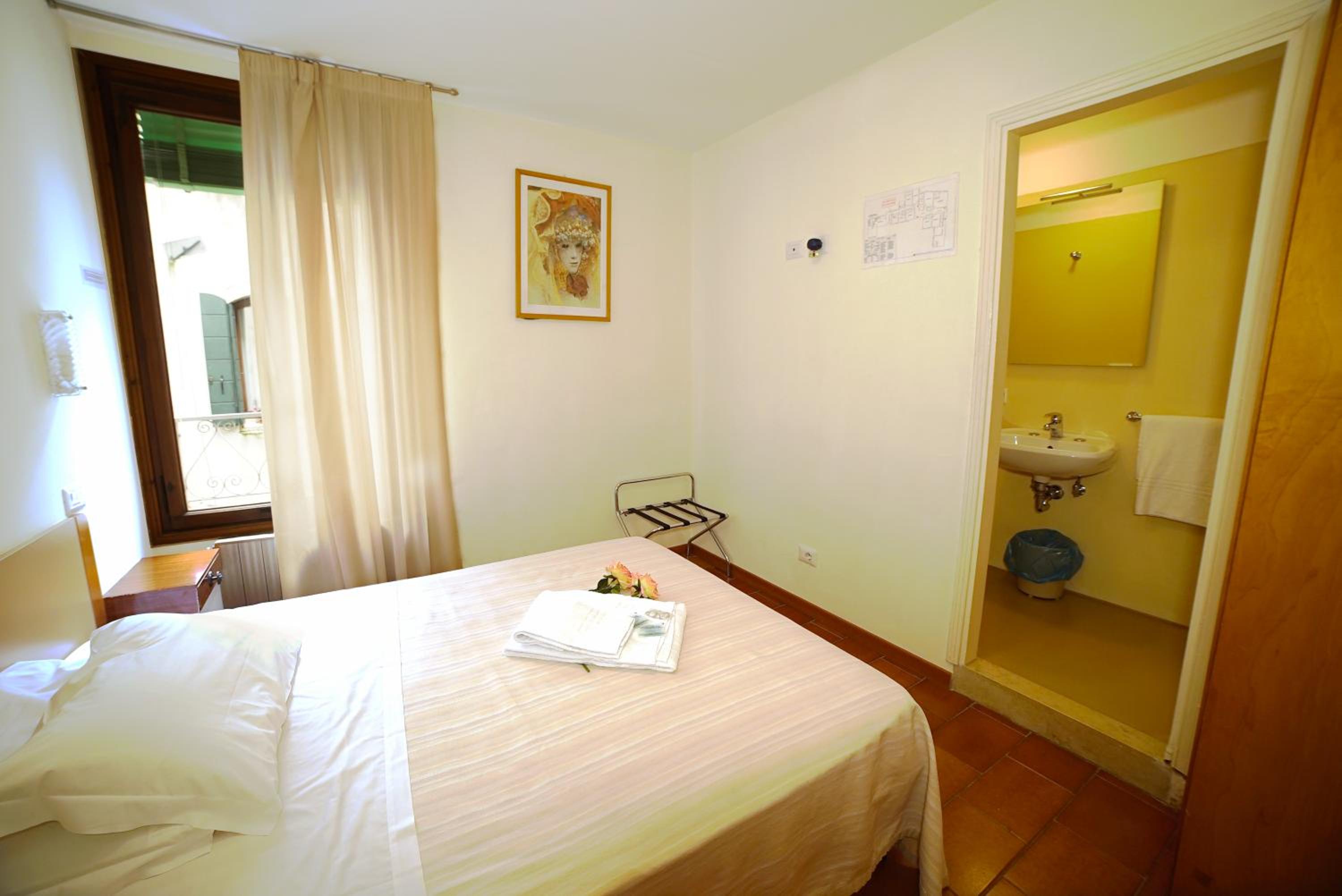 Small Double Room photo 2