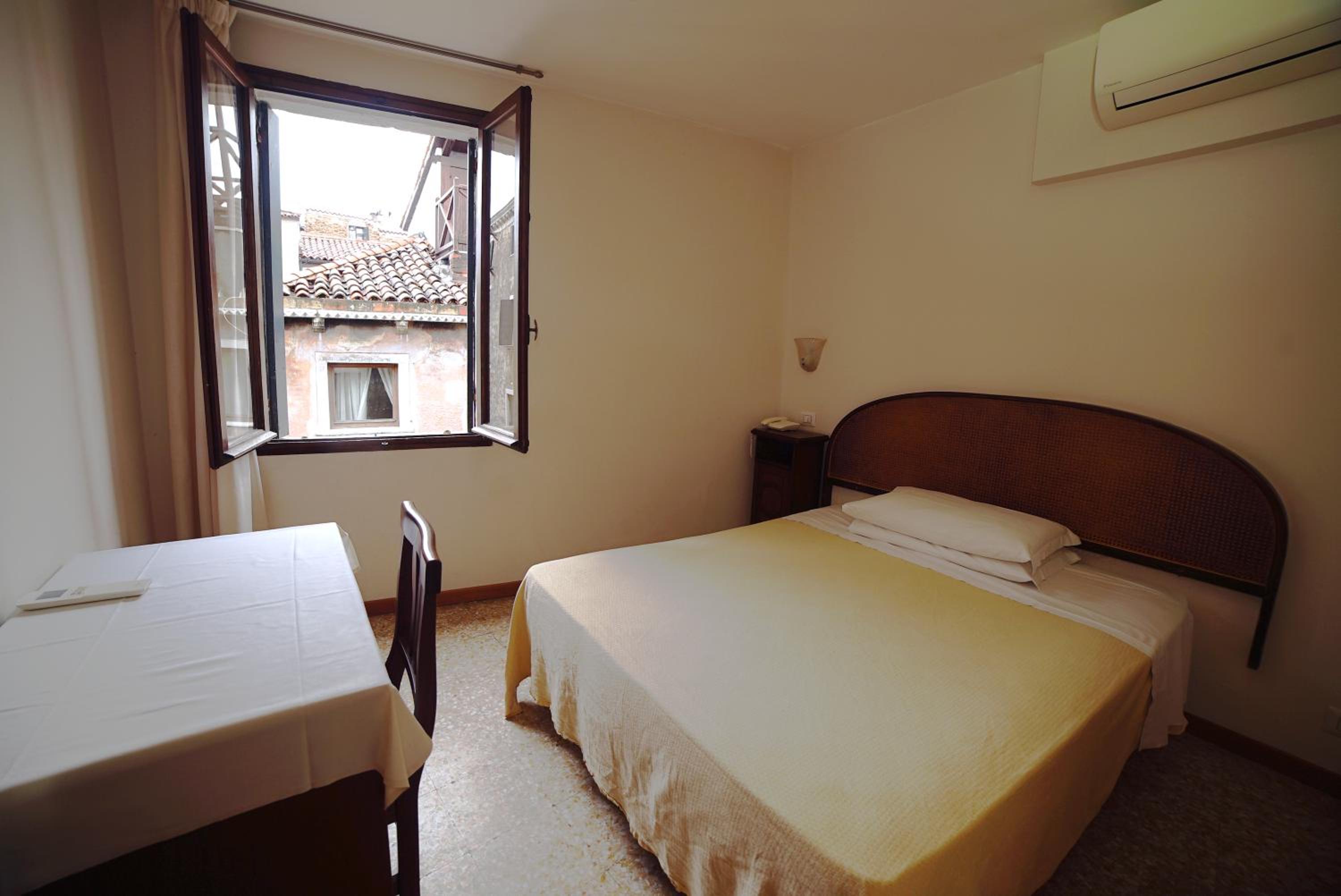 Small Double Room with Private External Bathroom photo 2