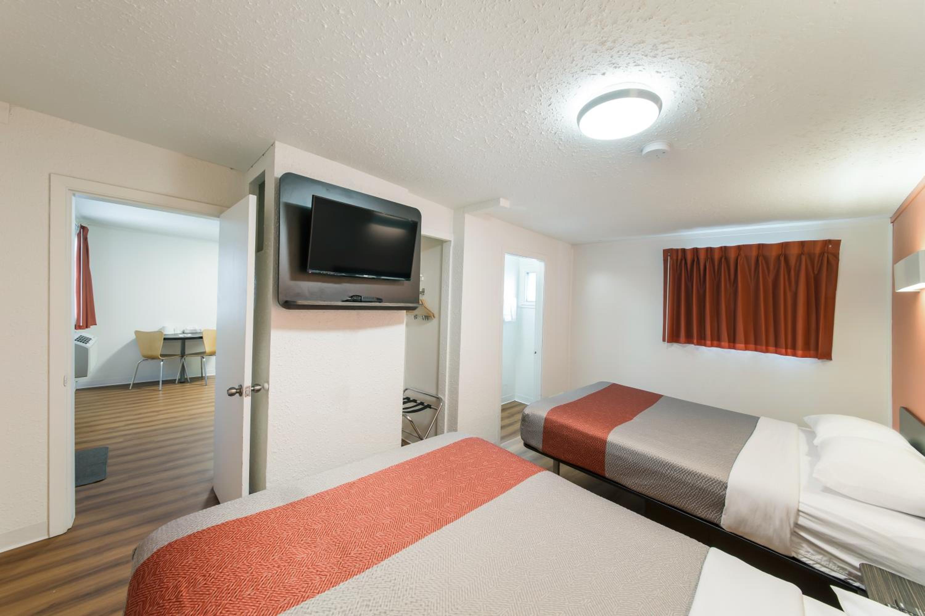 Deluxe Queen Room with Two Queen Beds - Non-Smoking