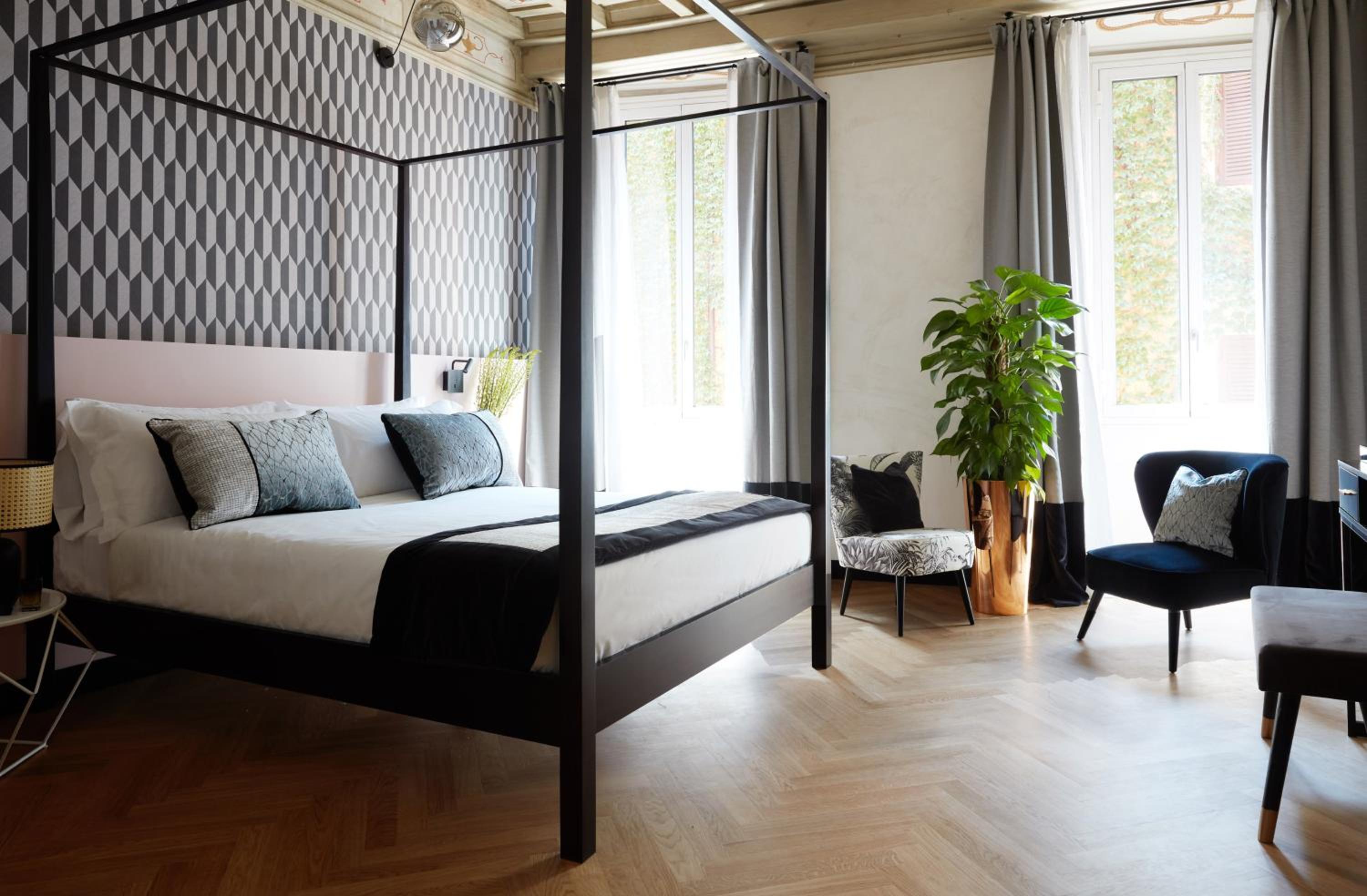 Deluxe King Room photo 2