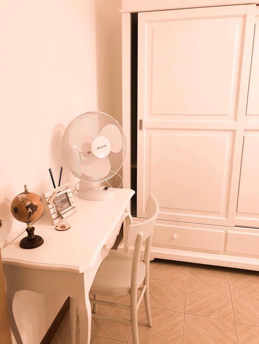 Single Room with Shared Bathroom photo 2