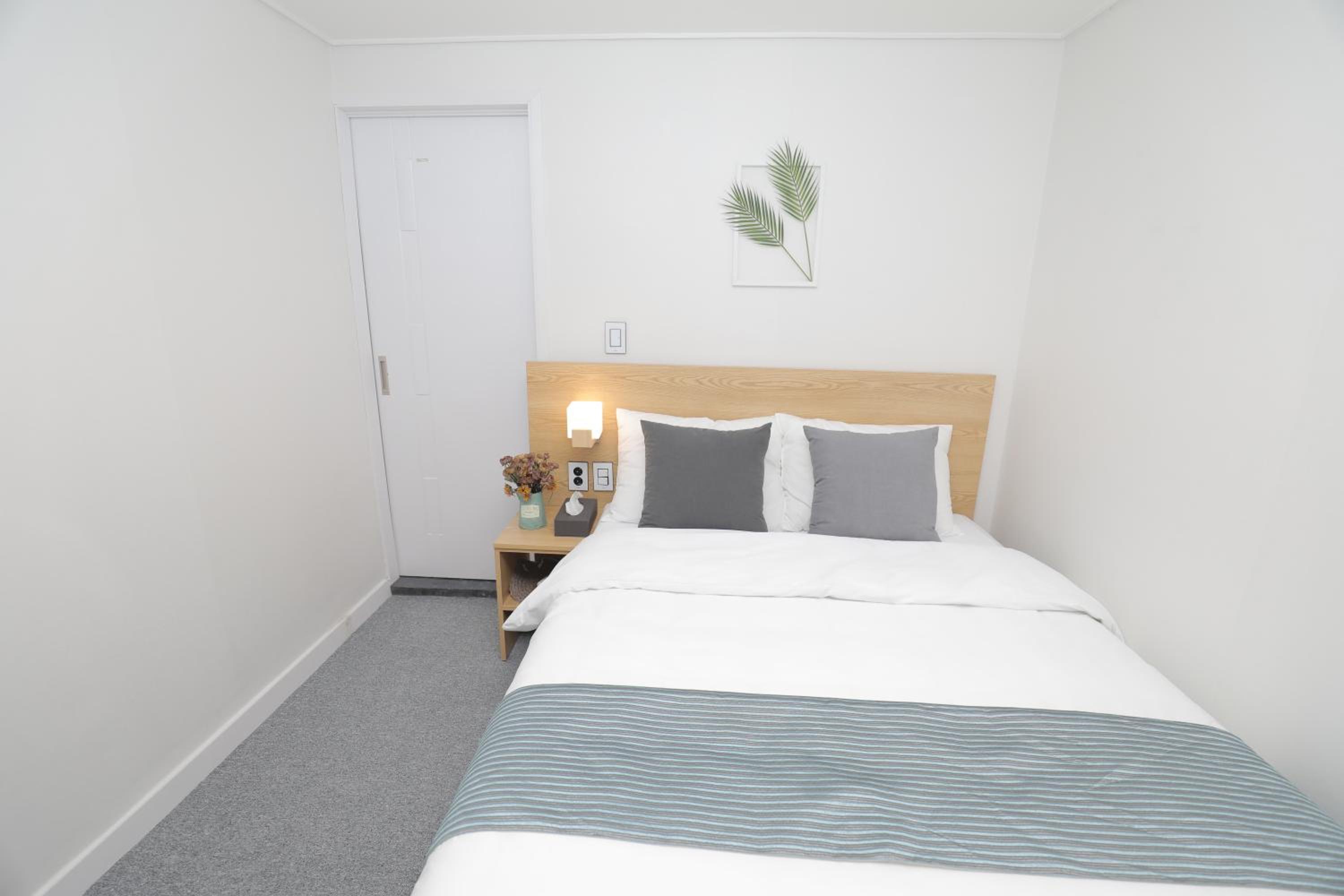 Double Room - No Window - Photo 5
